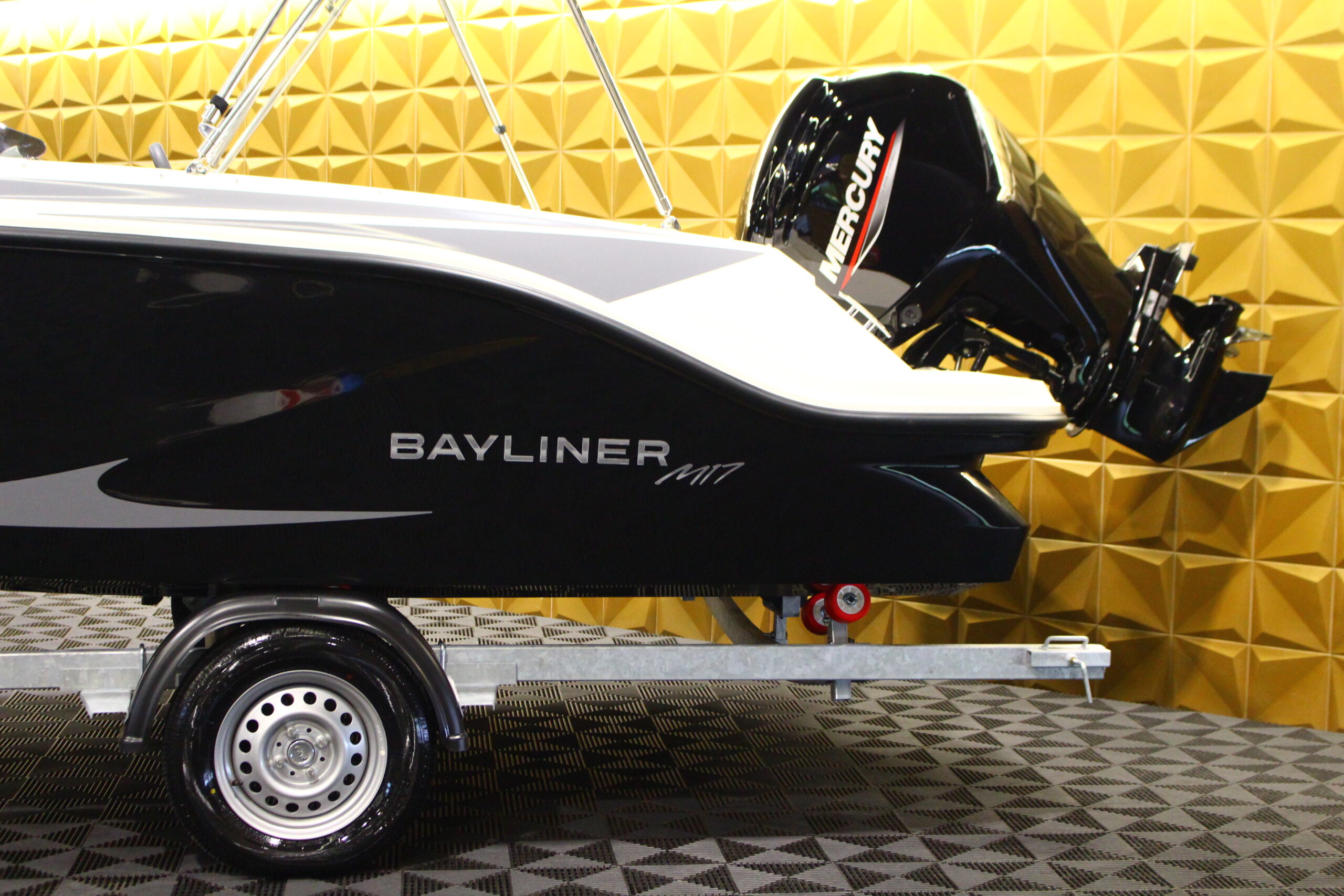 Bayliner M17