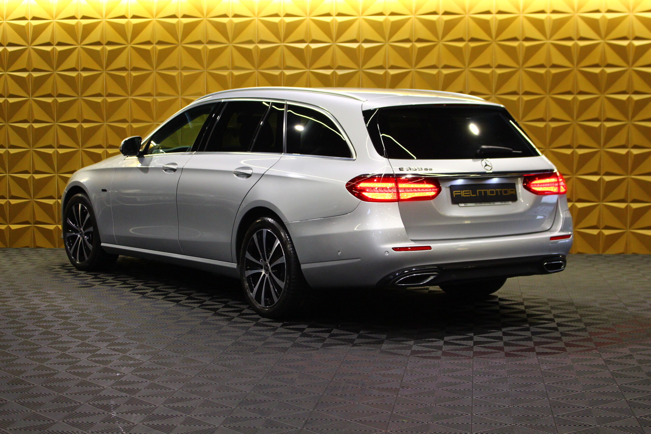 Mercedes-Benz E300de EQPOWER