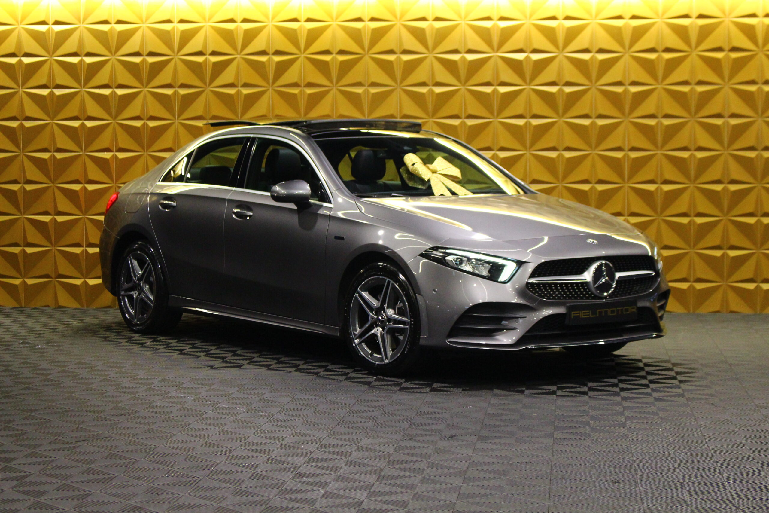 MERCEDES-BENZ A 250 Limousine Plug-in Hybrid