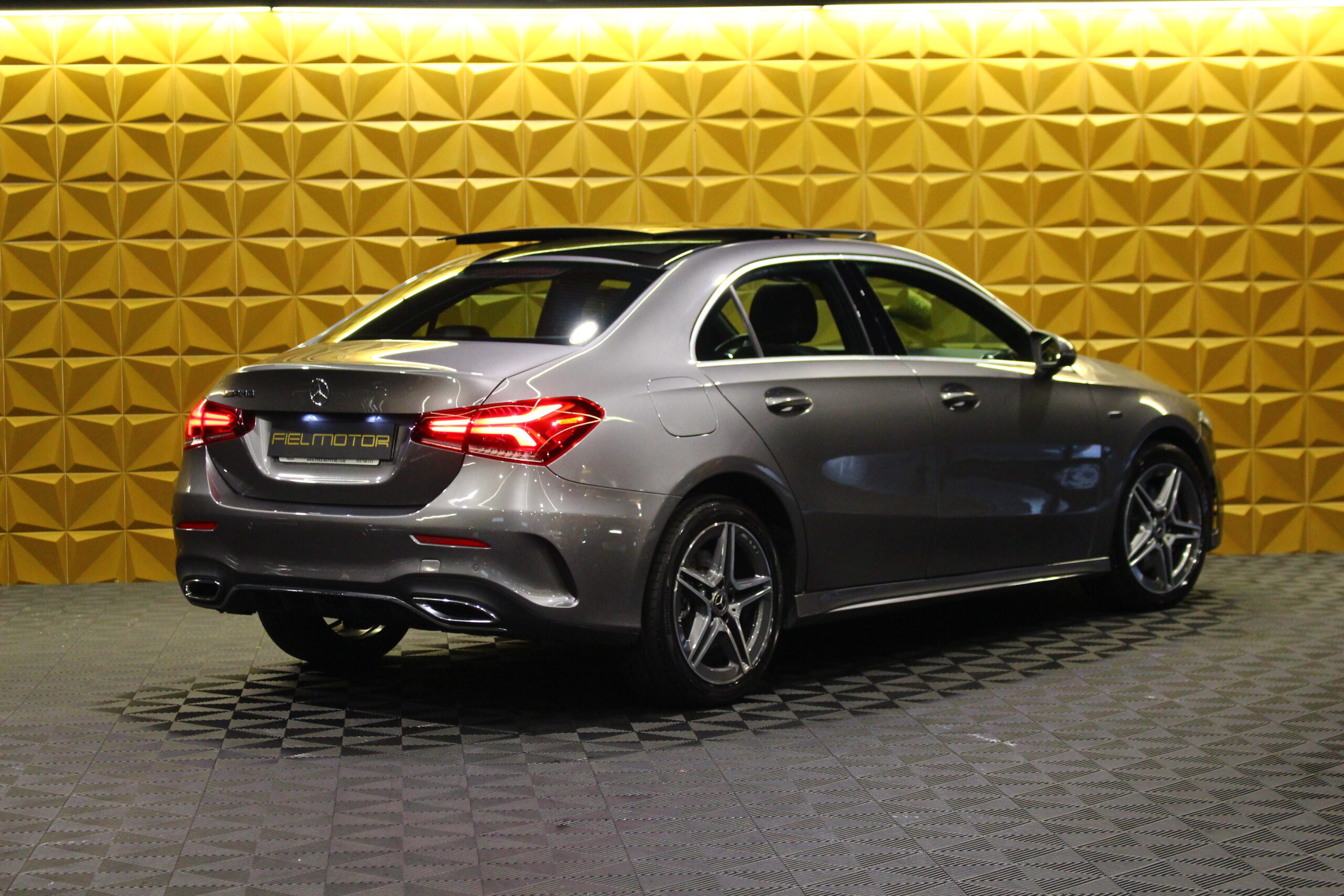 MERCEDES-BENZ A 250 Limousine Plug-in Hybrid