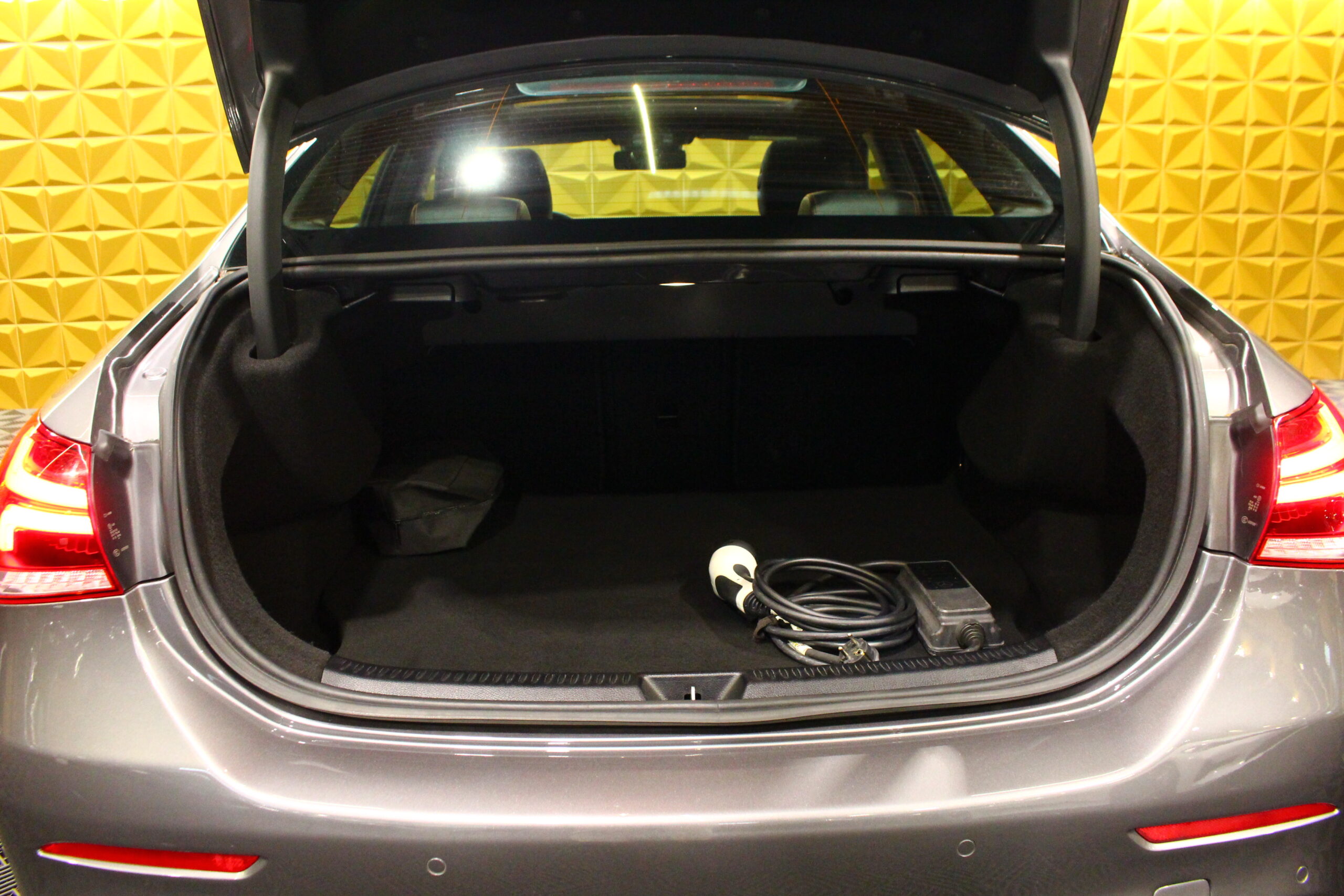 MERCEDES-BENZ A 250 Limousine Plug-in Hybrid