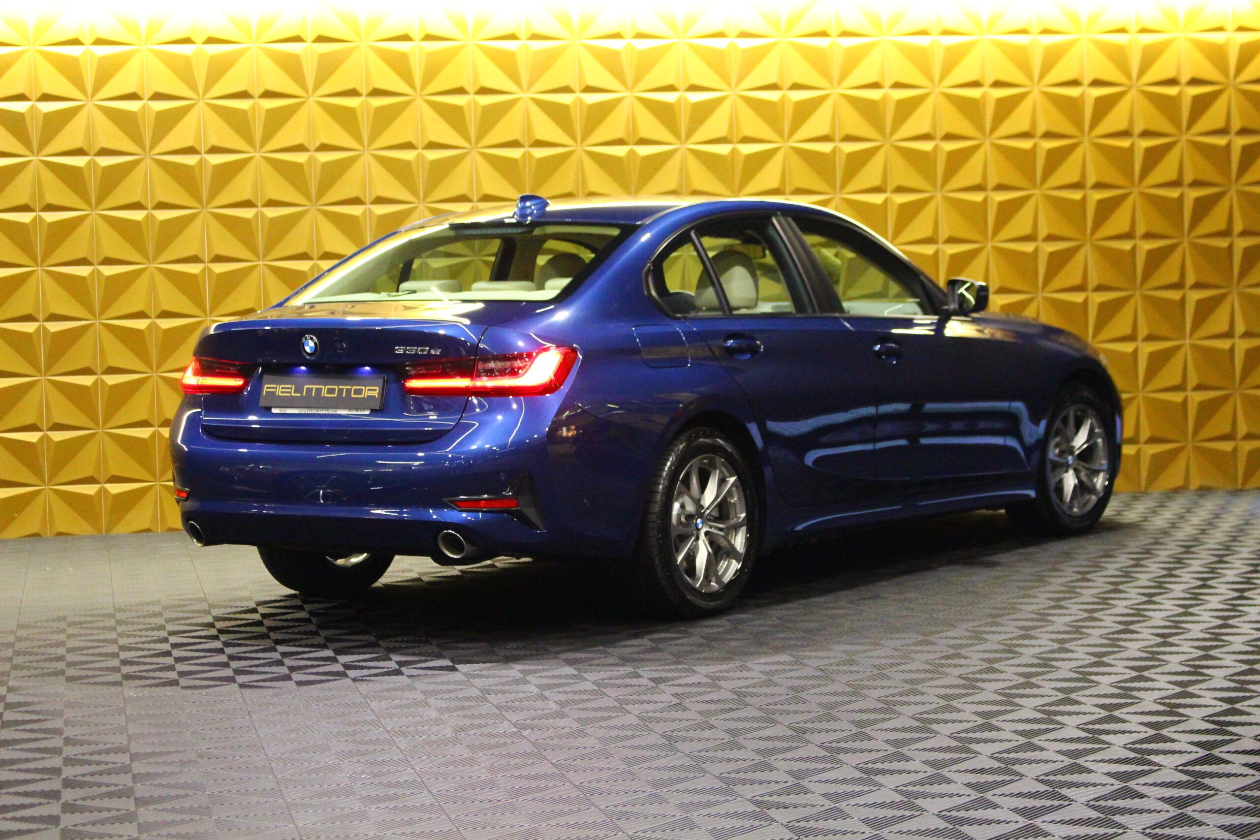 BMW 330 e Line Luxury Auto