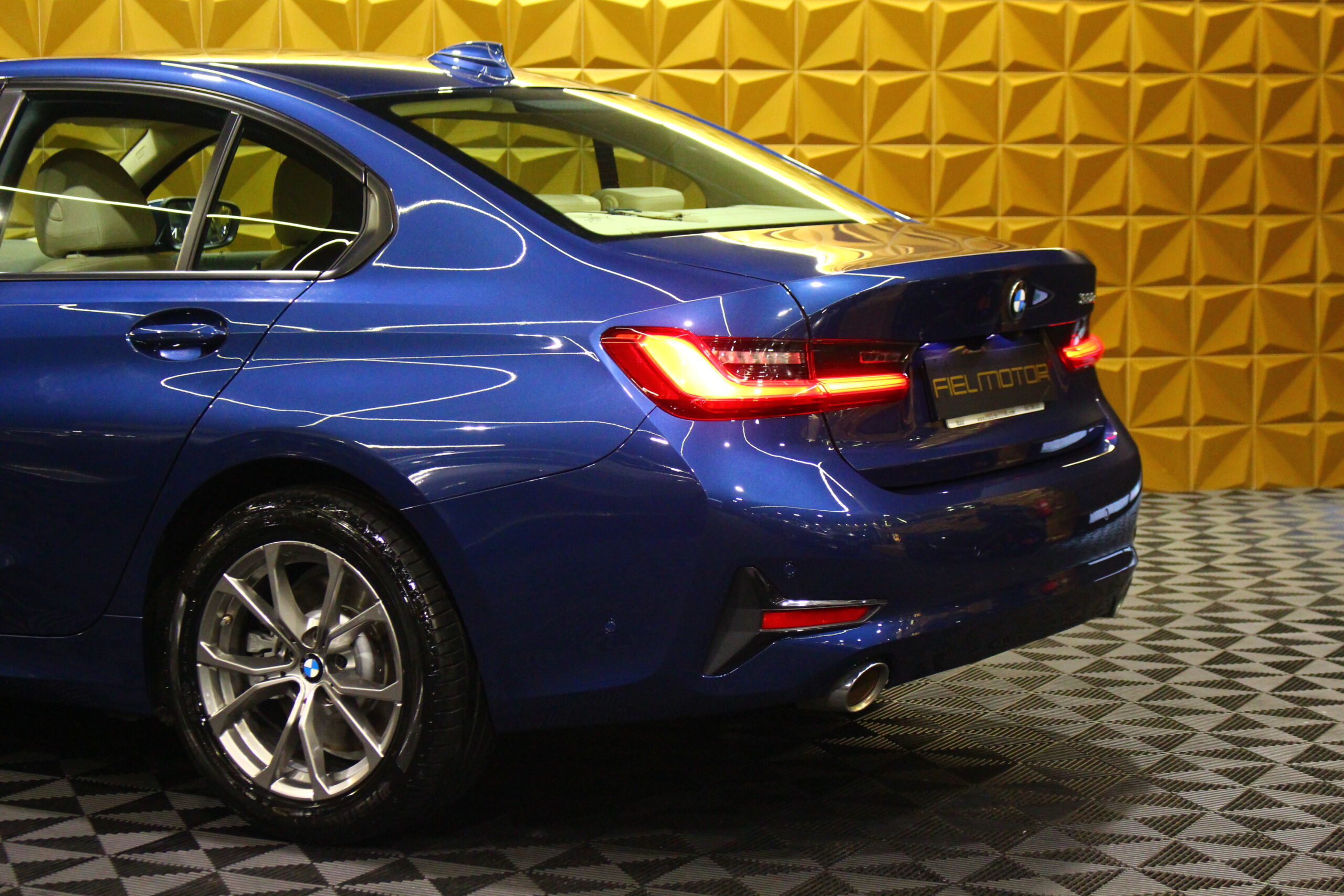 BMW 330 e Line Luxury Auto