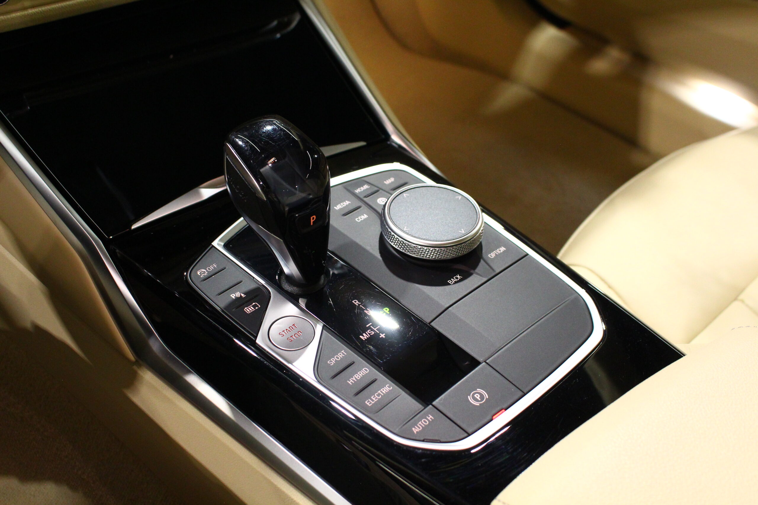 BMW 330 e Line Luxury Auto