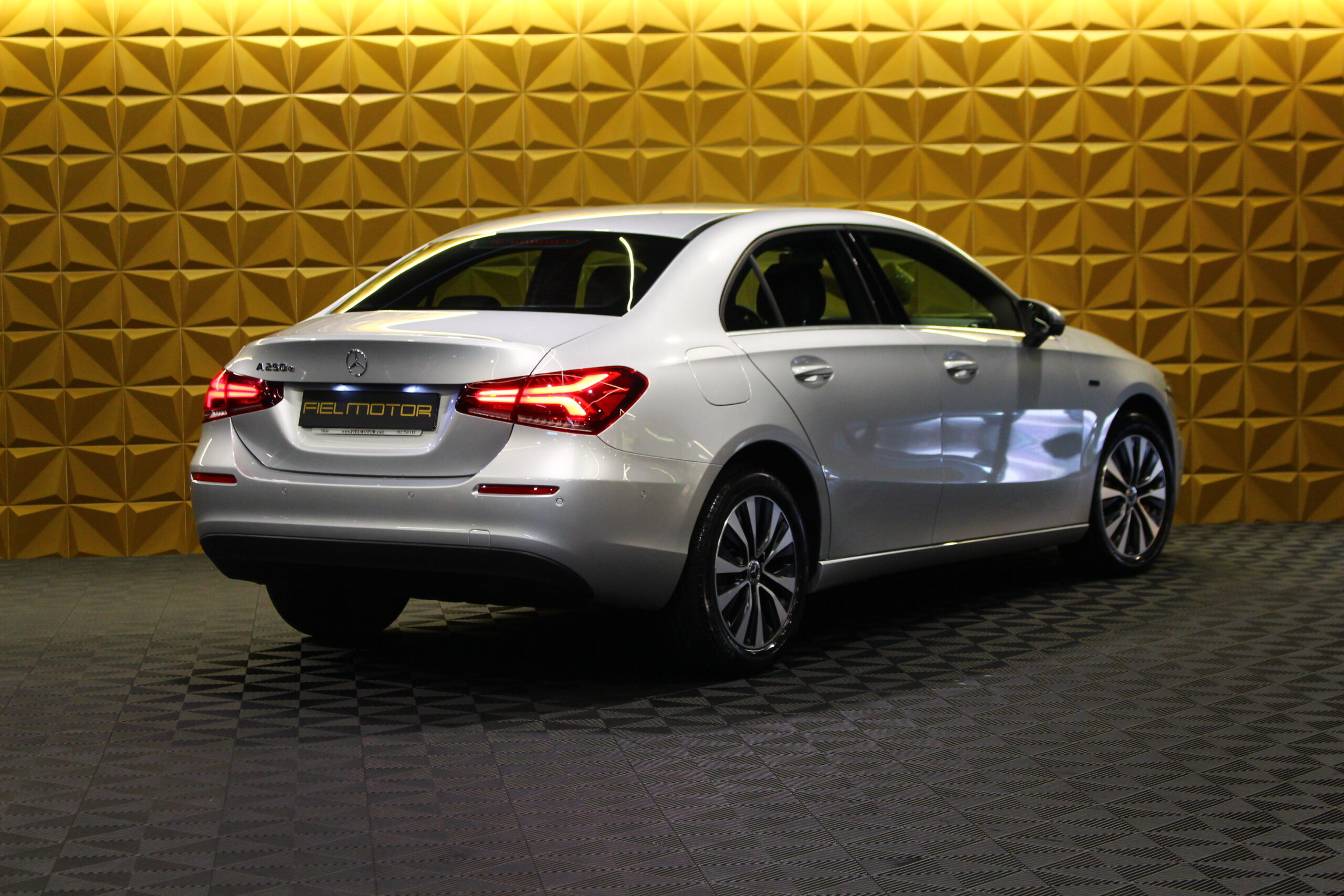 Mercedes-Benz A 250 e Progressive