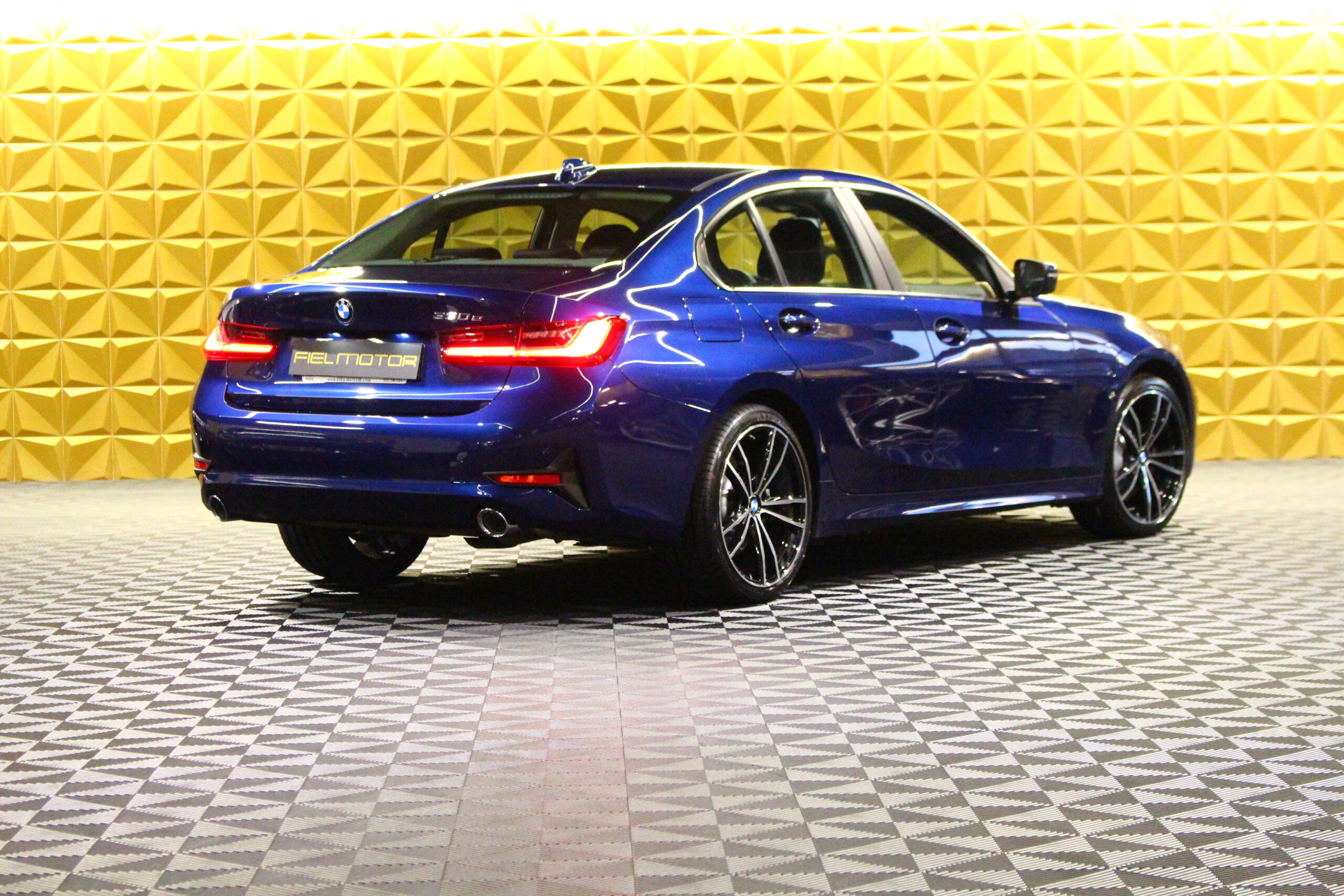 BMW 330 e Line Luxury Auto