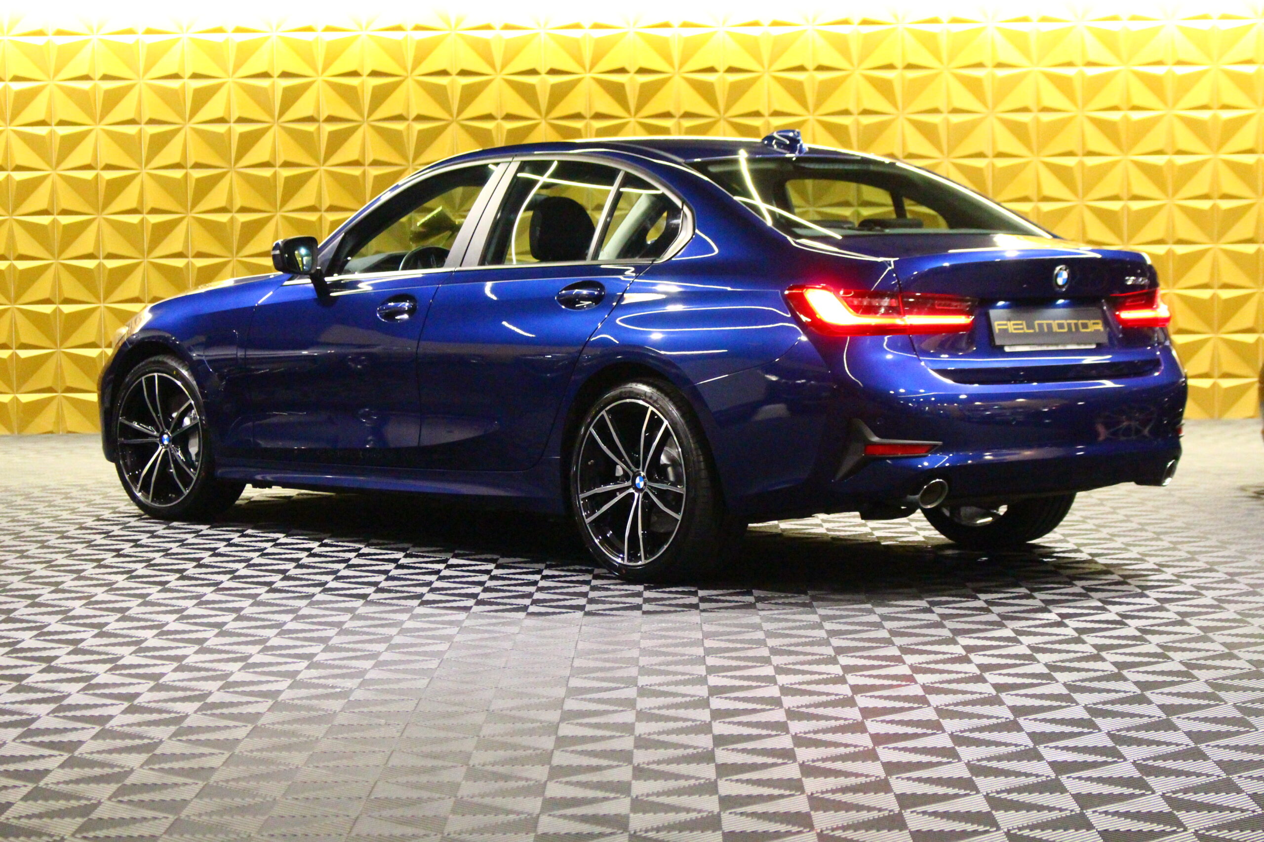 BMW 330 e Line Luxury Auto