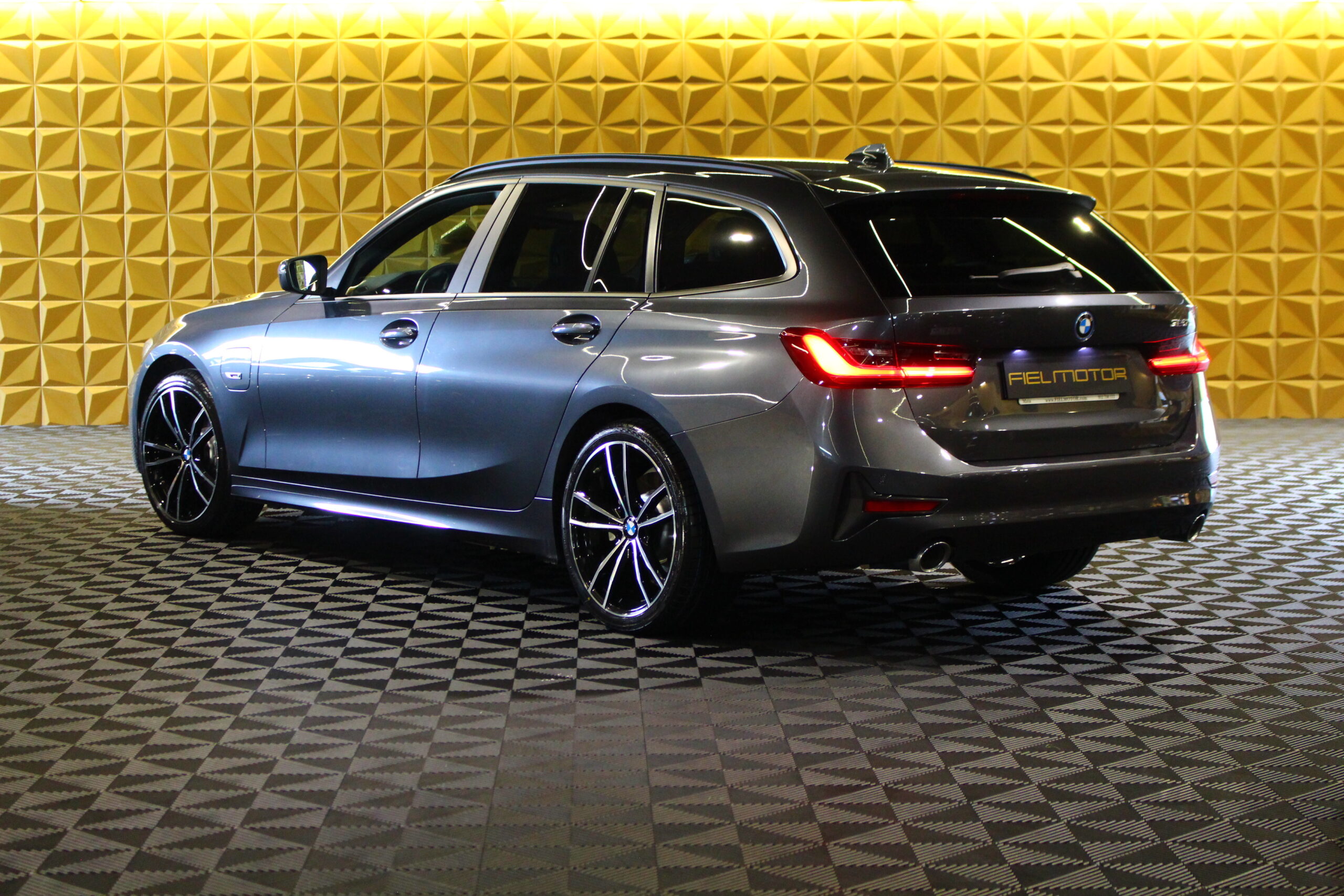 BMW 320 e Line Sport Auto