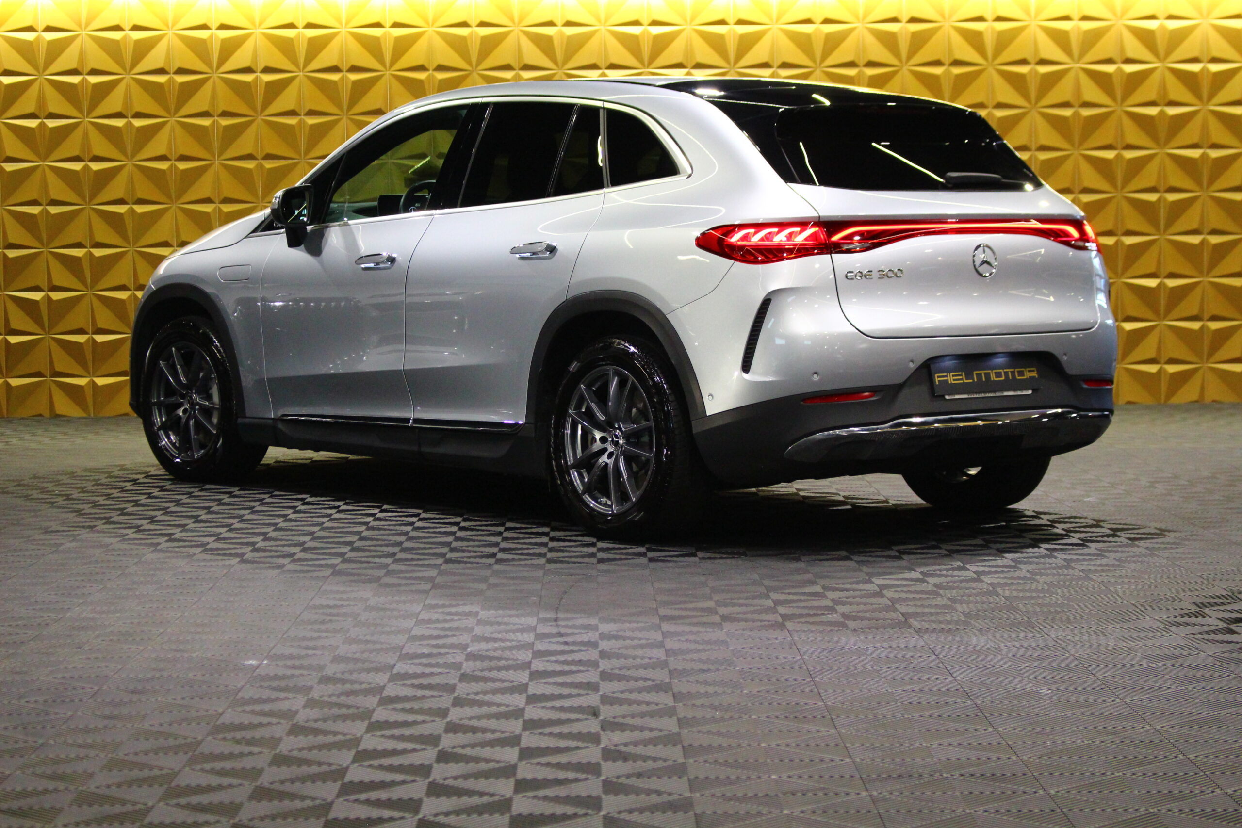 Mercedes-Benz EQE SUV 300 Edition