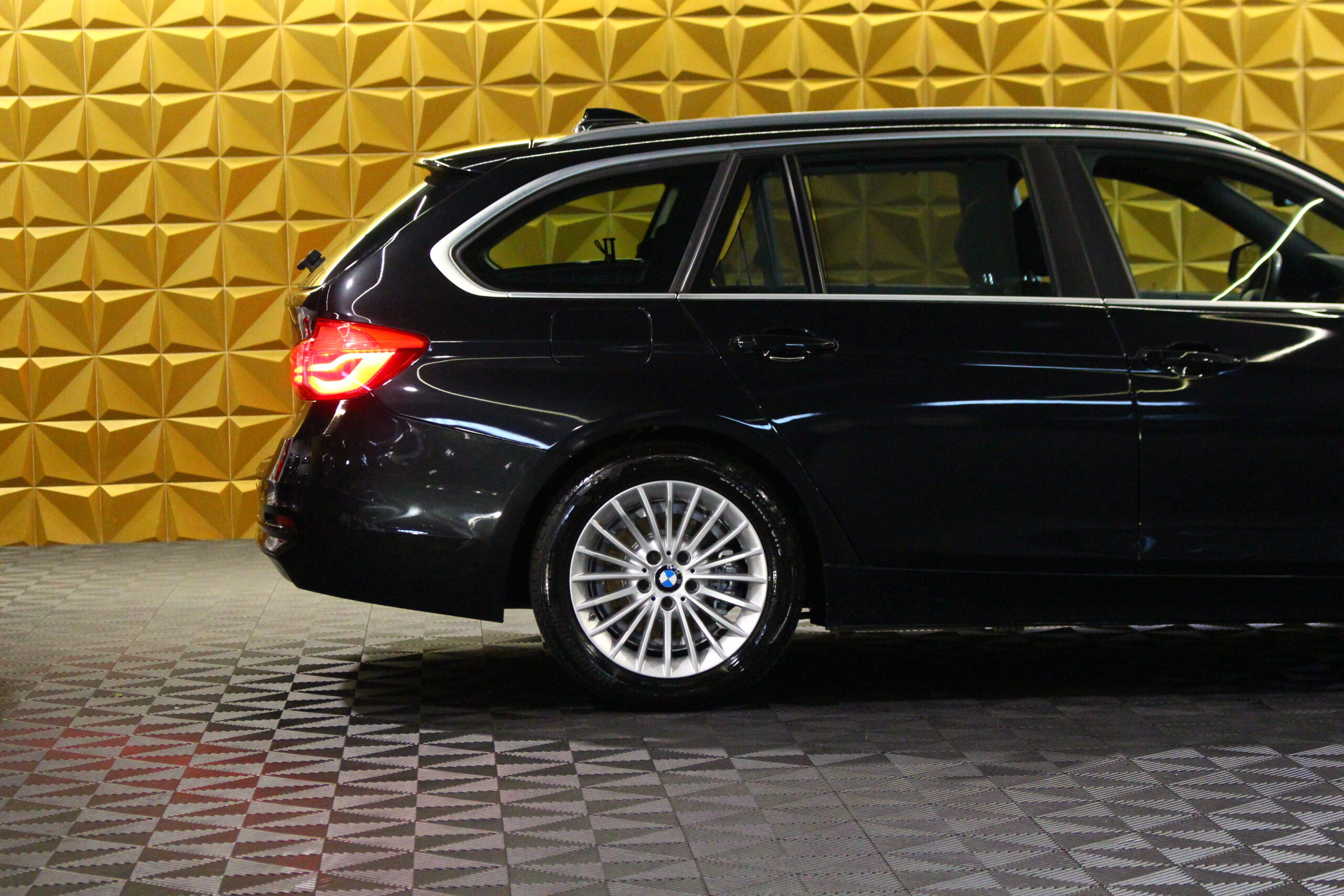 BMW 318 d EfficientDynamics Line Luxury