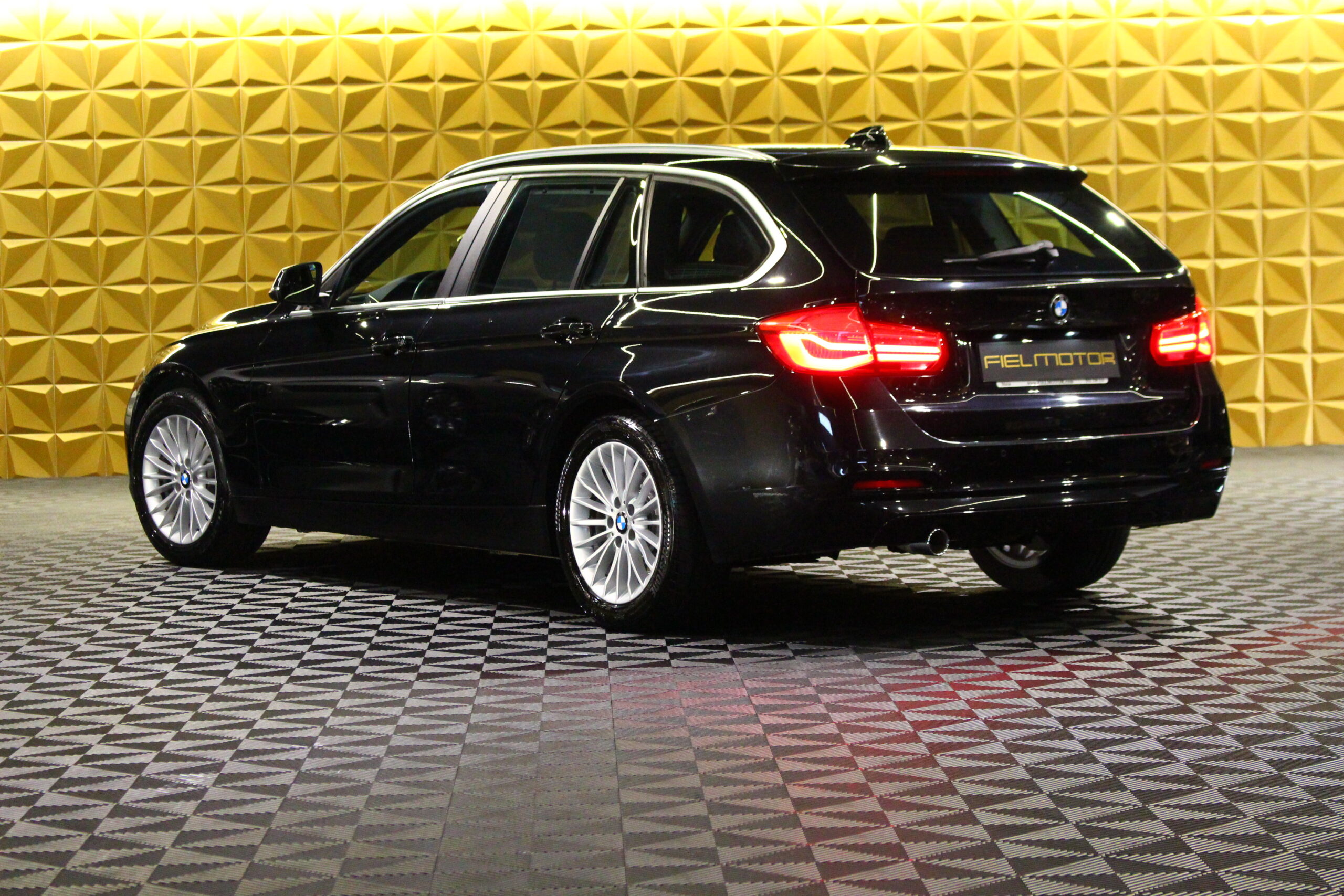 BMW 318 d EfficientDynamics Line Luxury