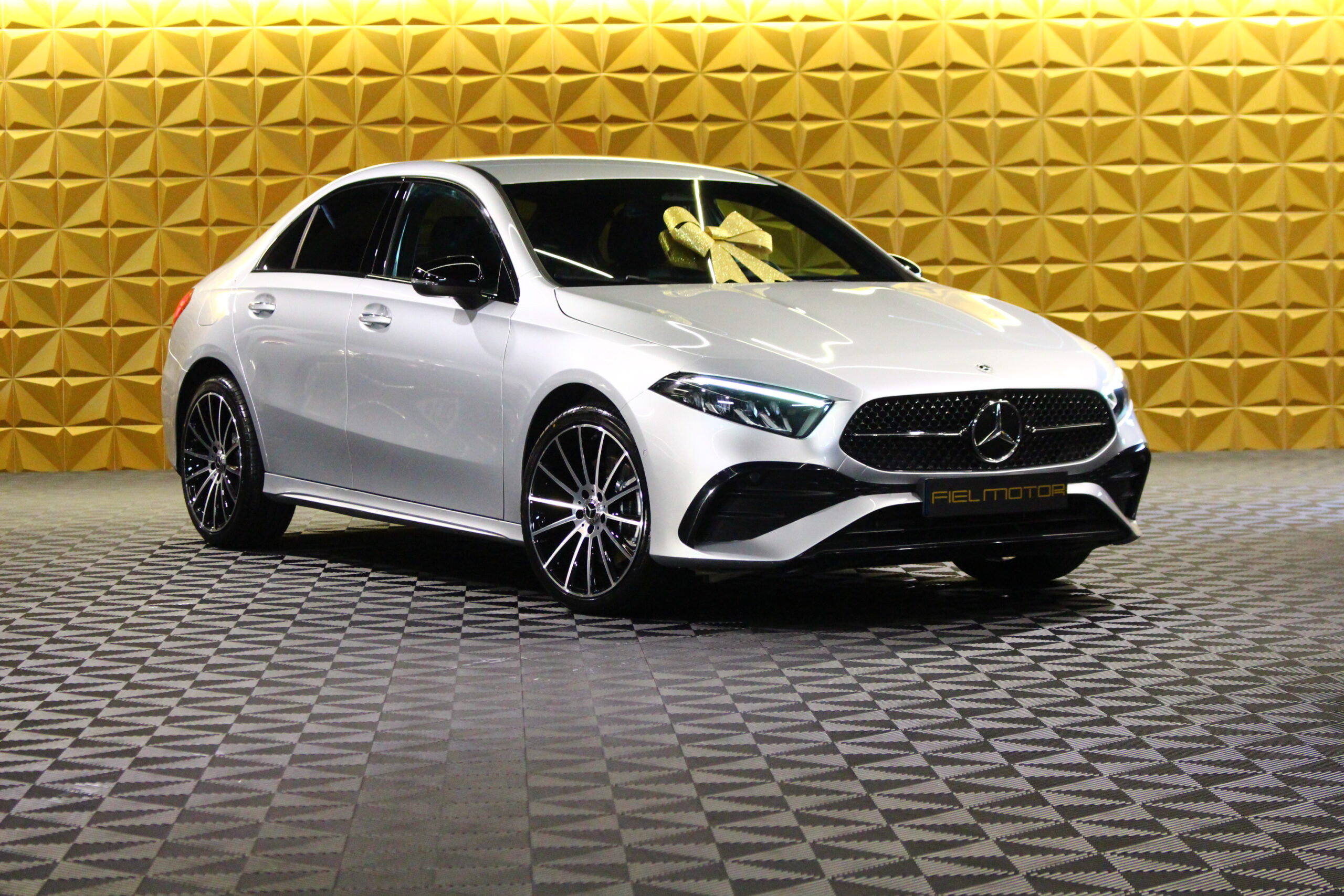 Mercedes-Benz A 250 e AMG Line