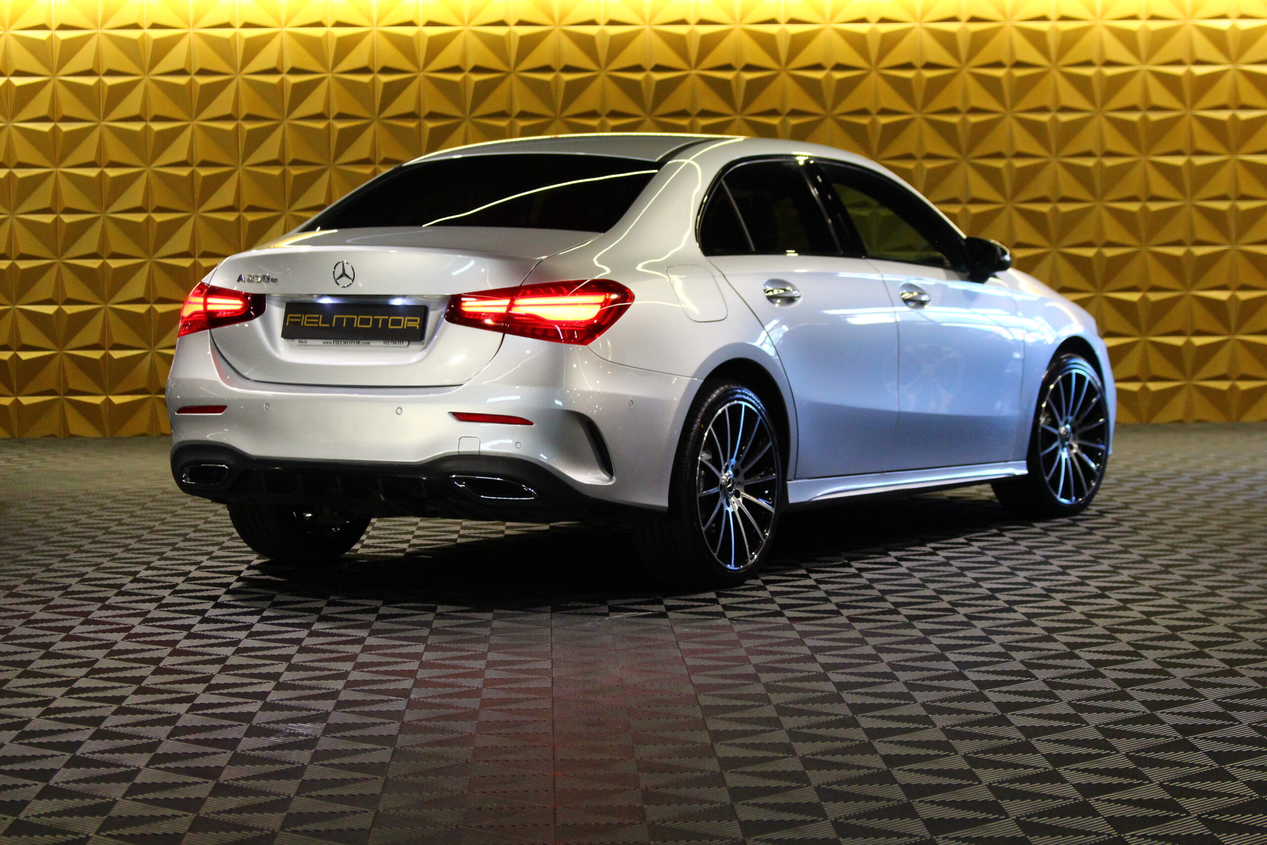 Mercedes-Benz A 250 e AMG Line