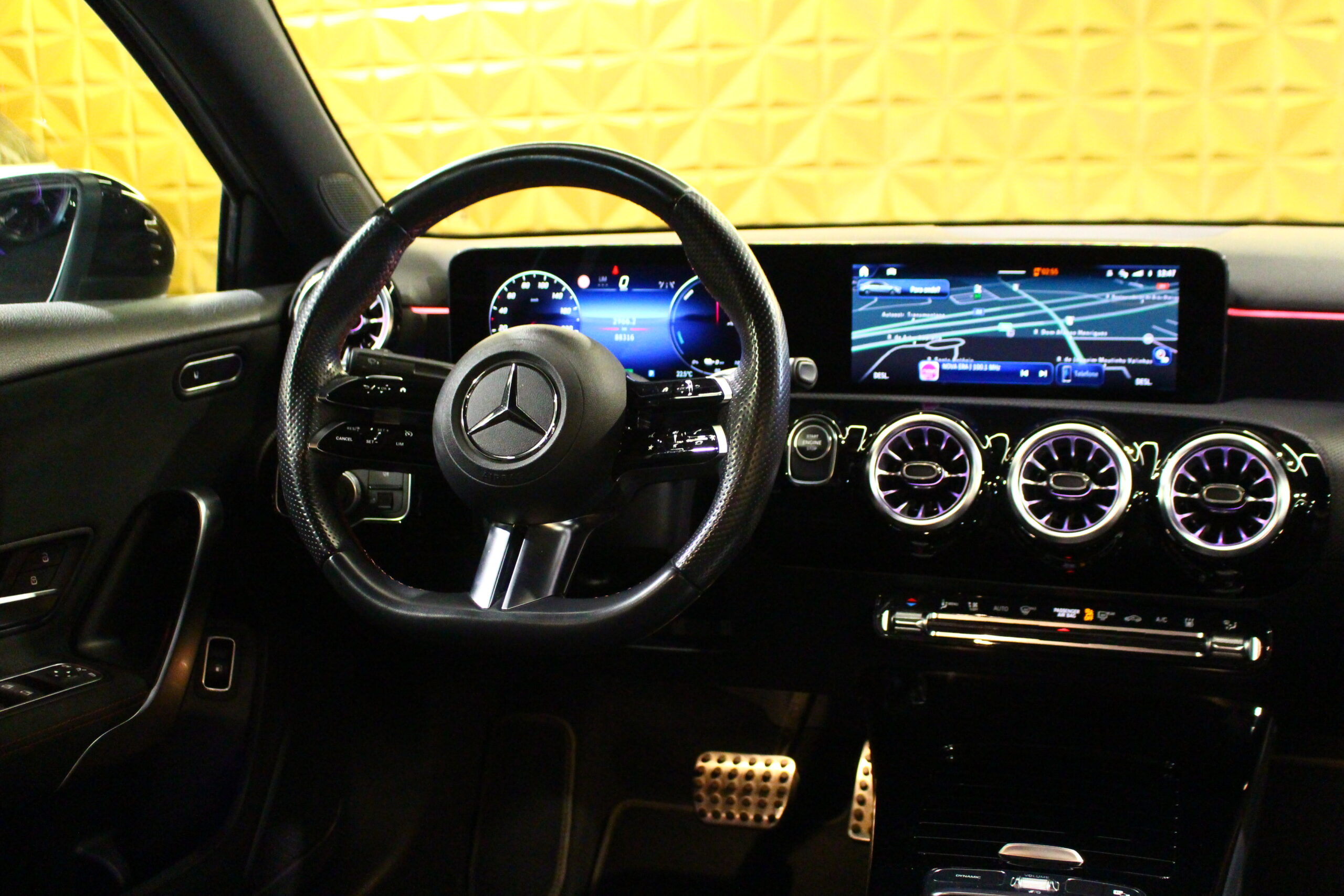 Mercedes-Benz A 250 e AMG Line