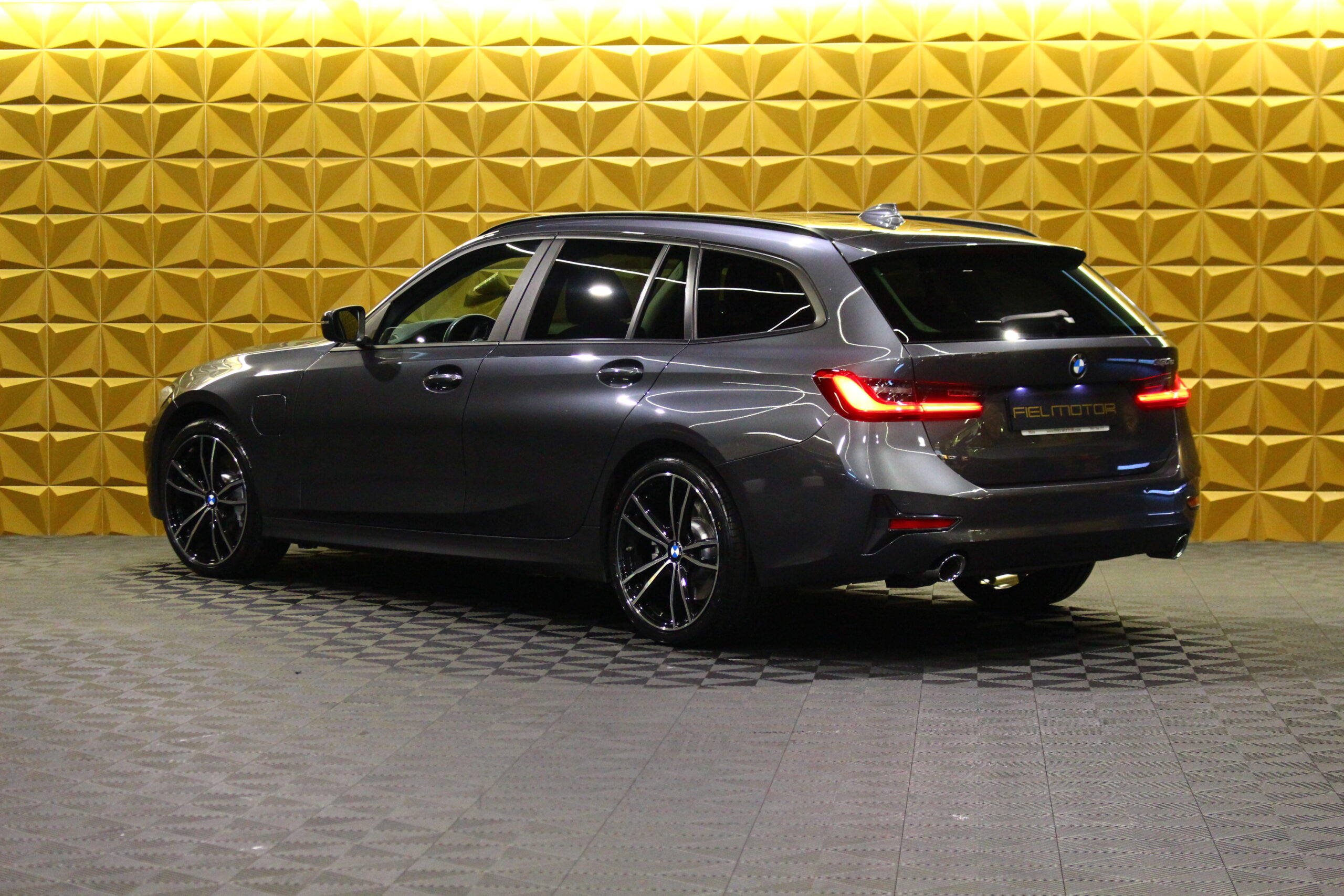 BMW 320 e Line Sport Auto