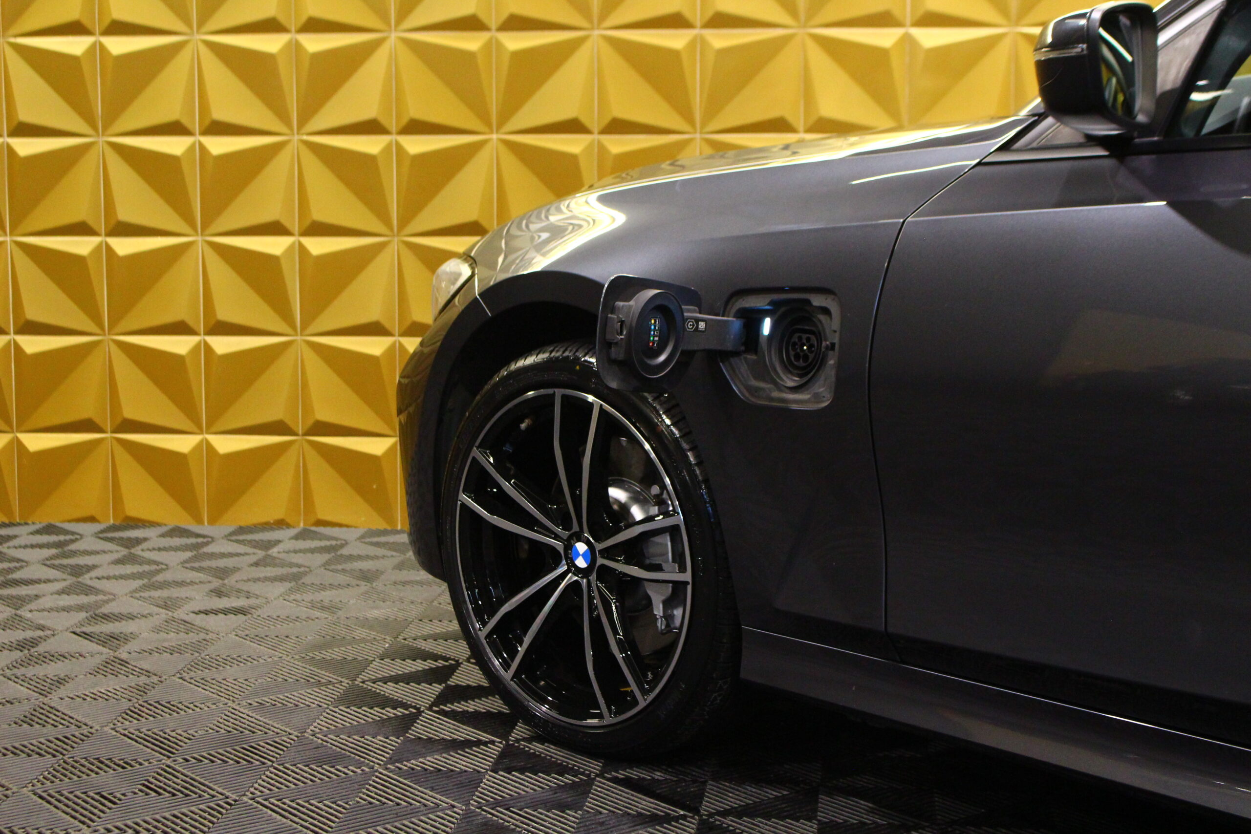 BMW 320 e Line Sport Auto