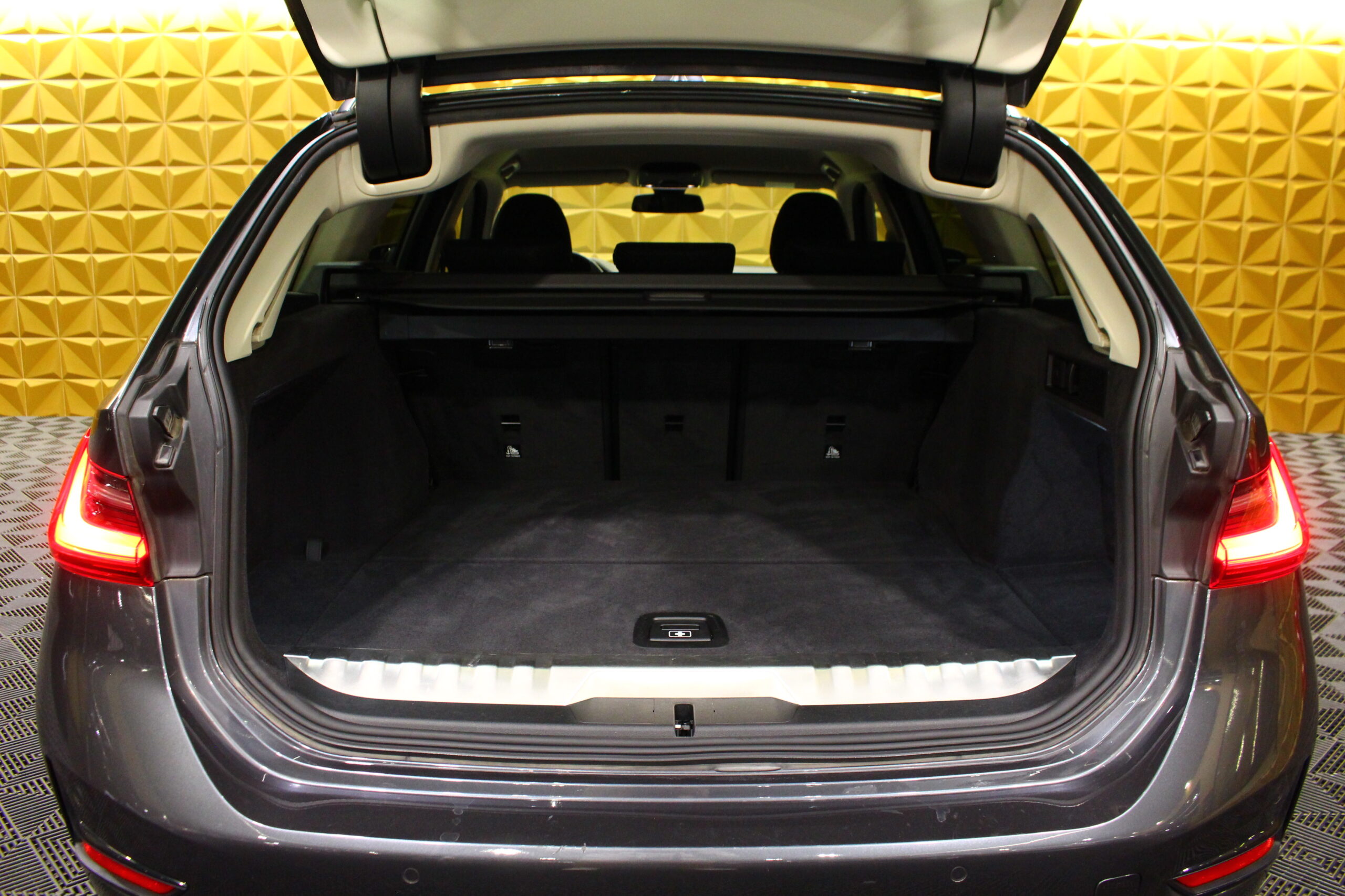 BMW 320 e Line Sport Auto