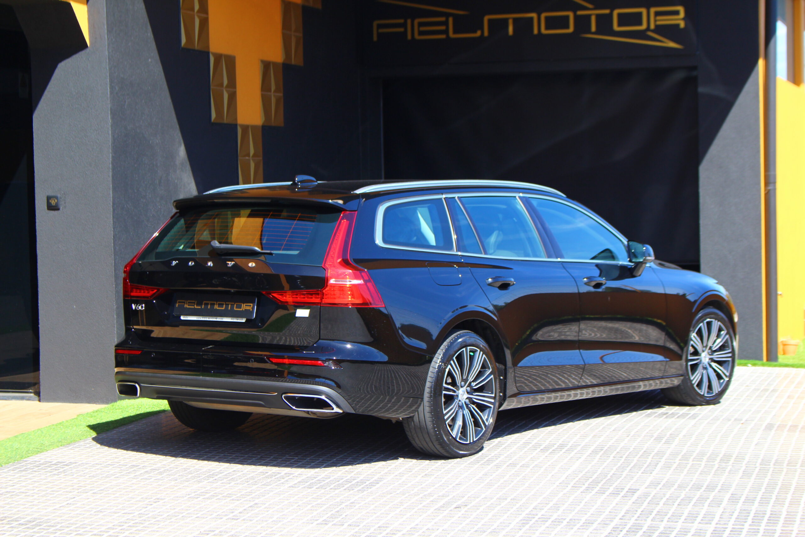 VOLVO V60 T6 Plug-in
