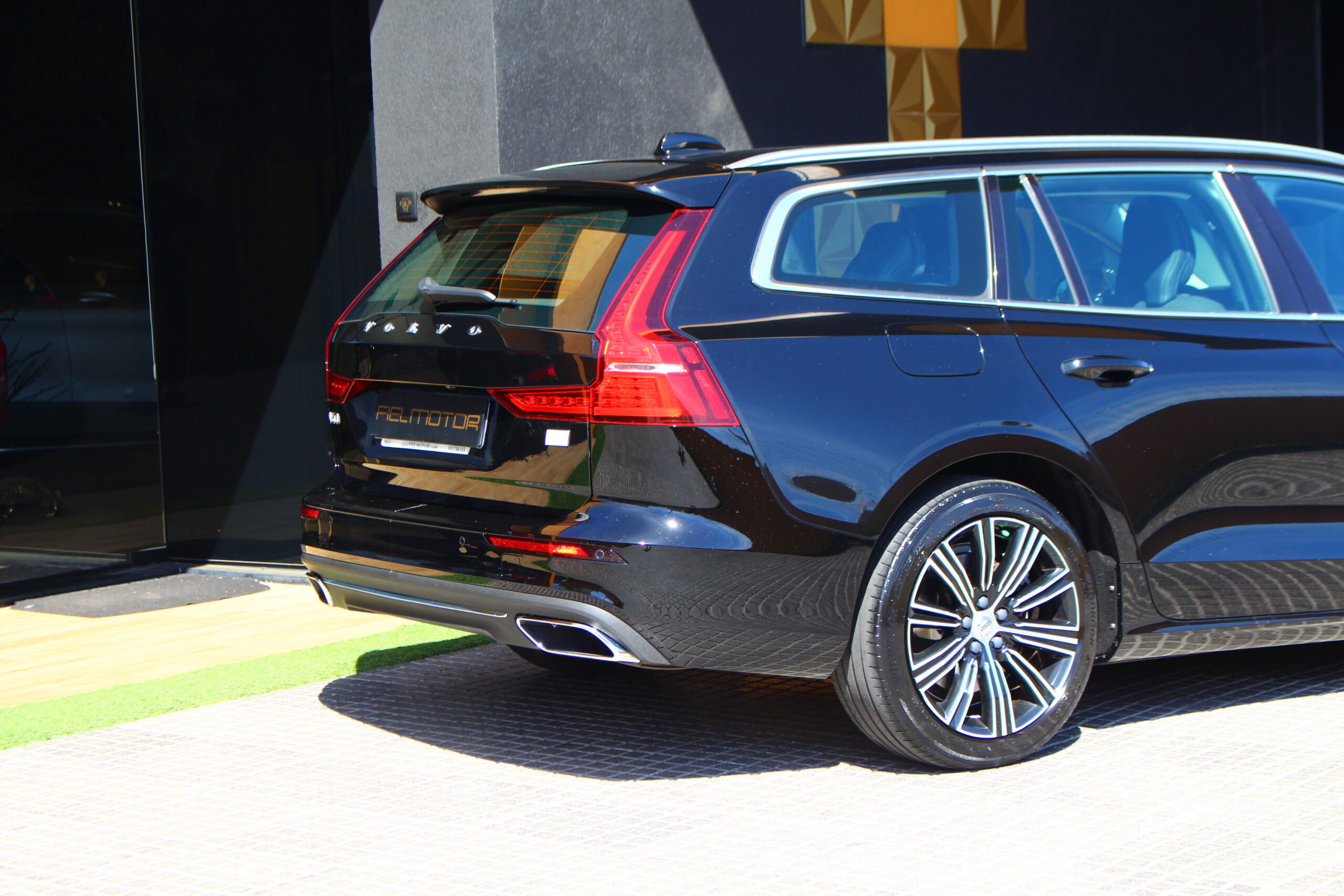 VOLVO V60 T6 Plug-in