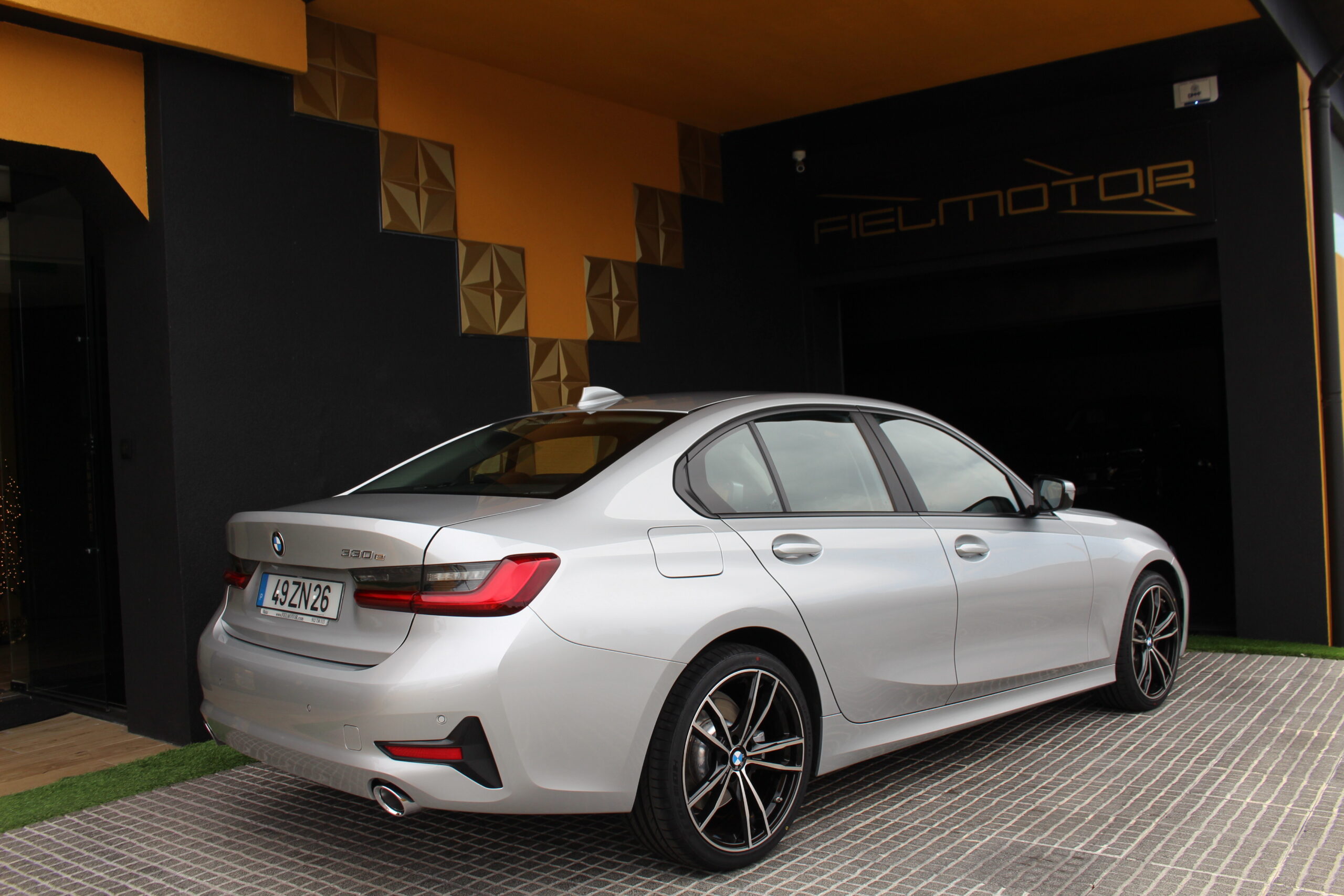 BMW 330 e Auto