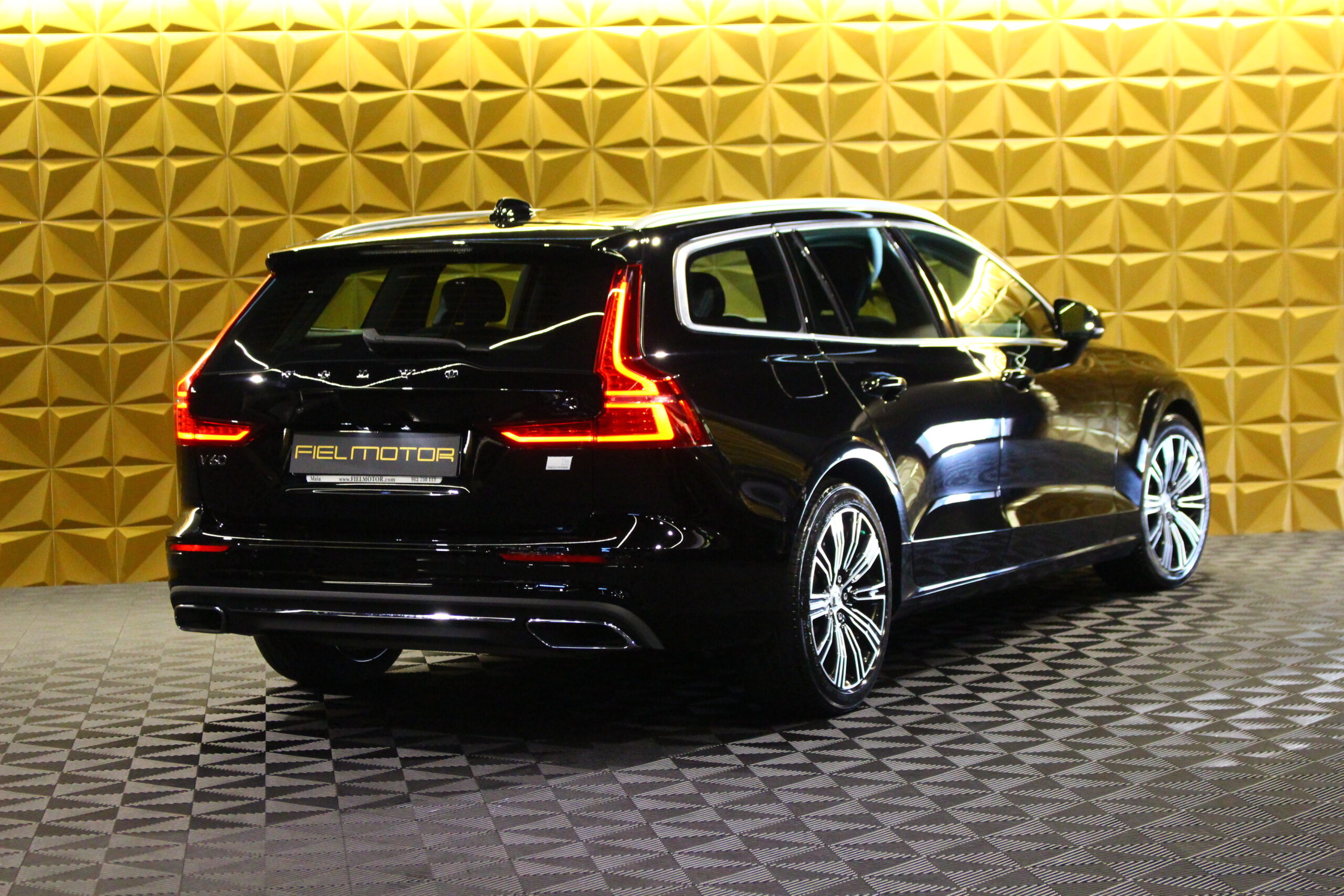 VOLVO V60 T6 Plug-in