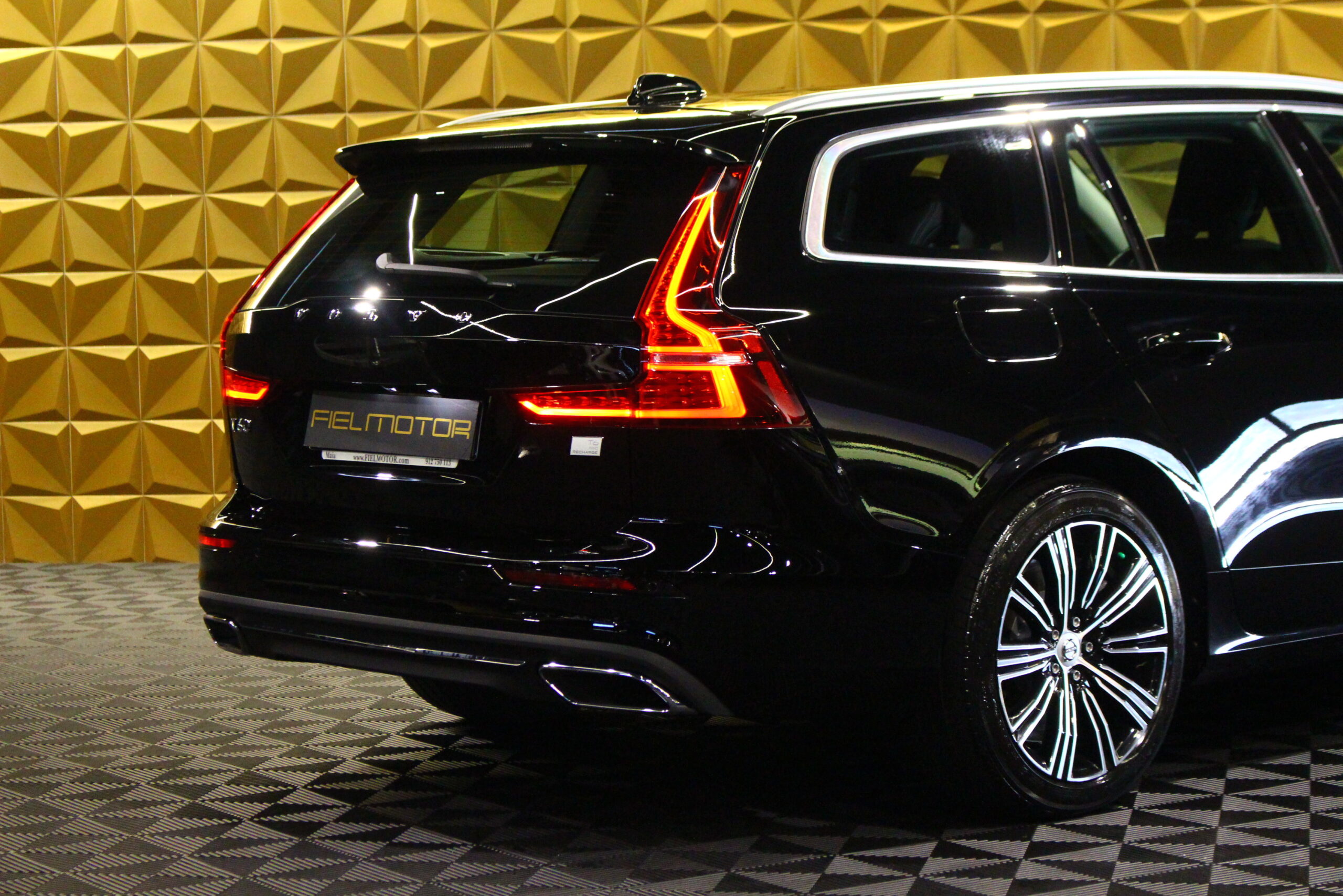 VOLVO V60 T6 Plug-in