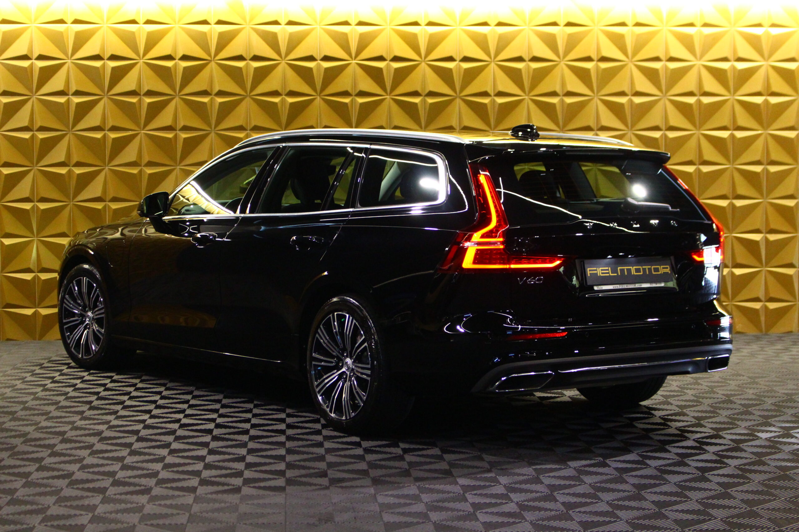 VOLVO V60 T6 Plug-in
