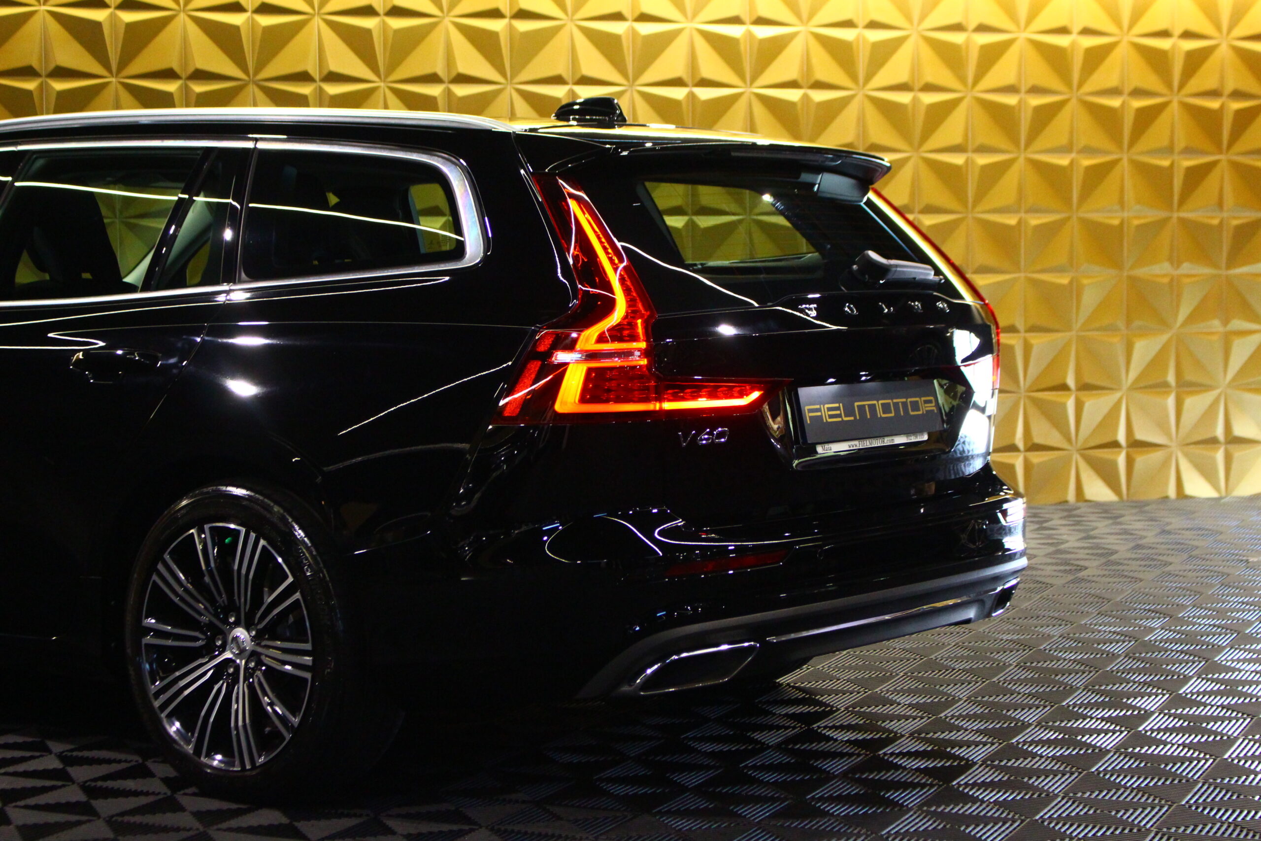 VOLVO V60 T6 Plug-in