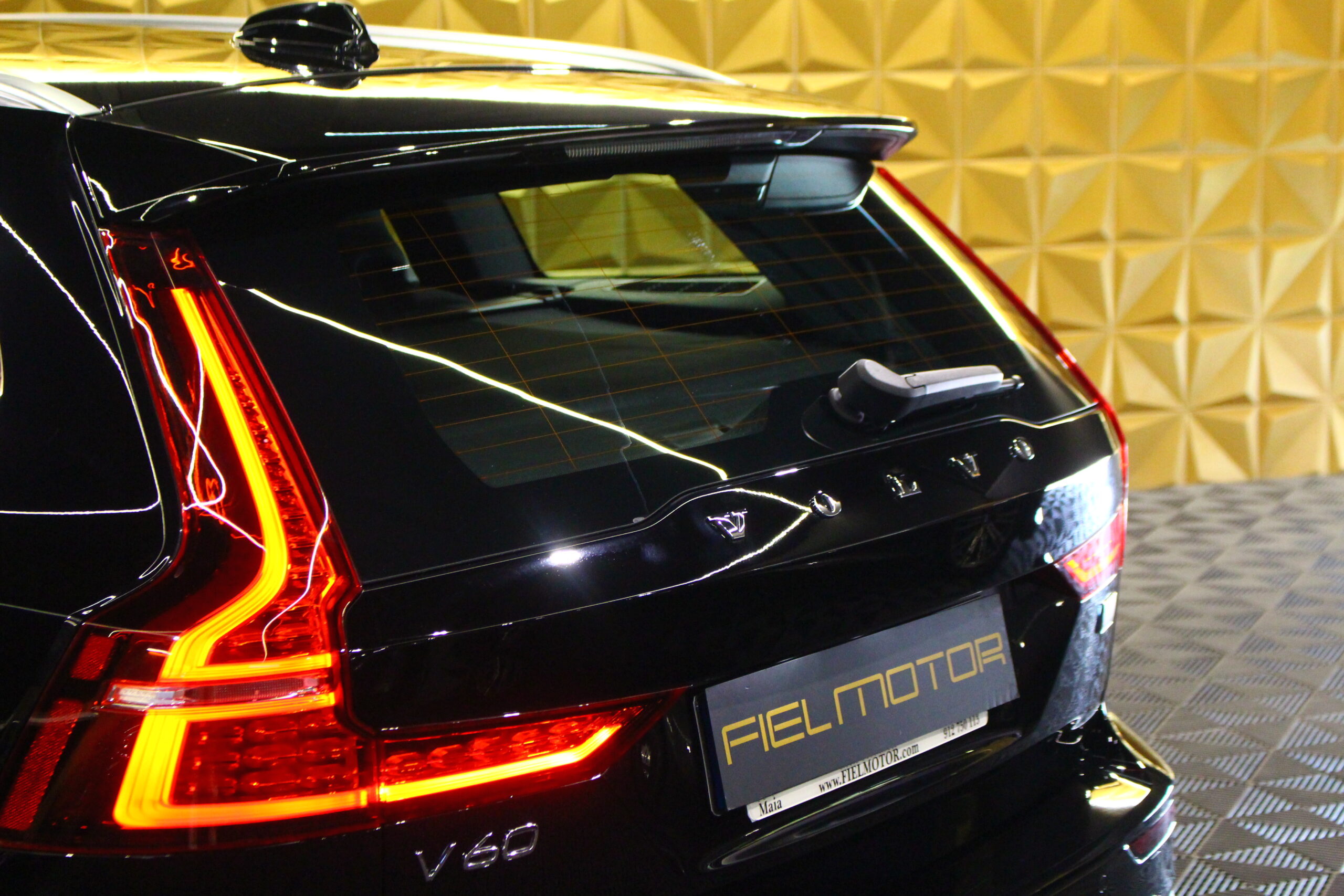 VOLVO V60 T6 Plug-in