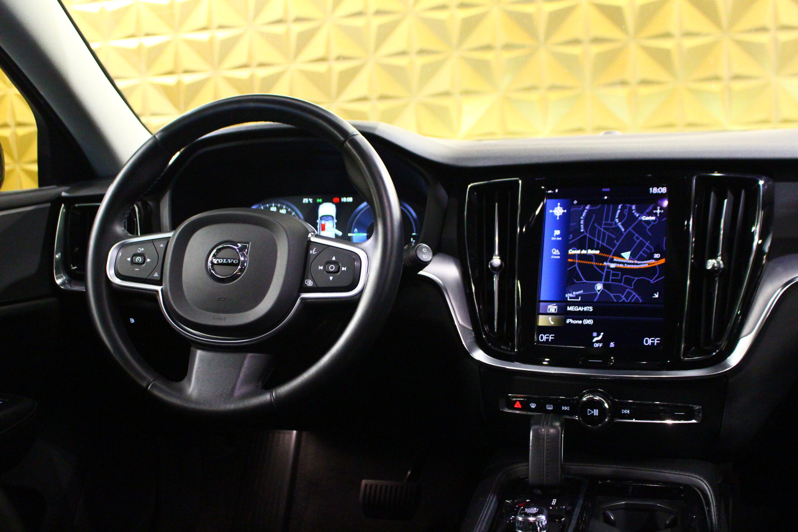 VOLVO V60 T6 Plug-in