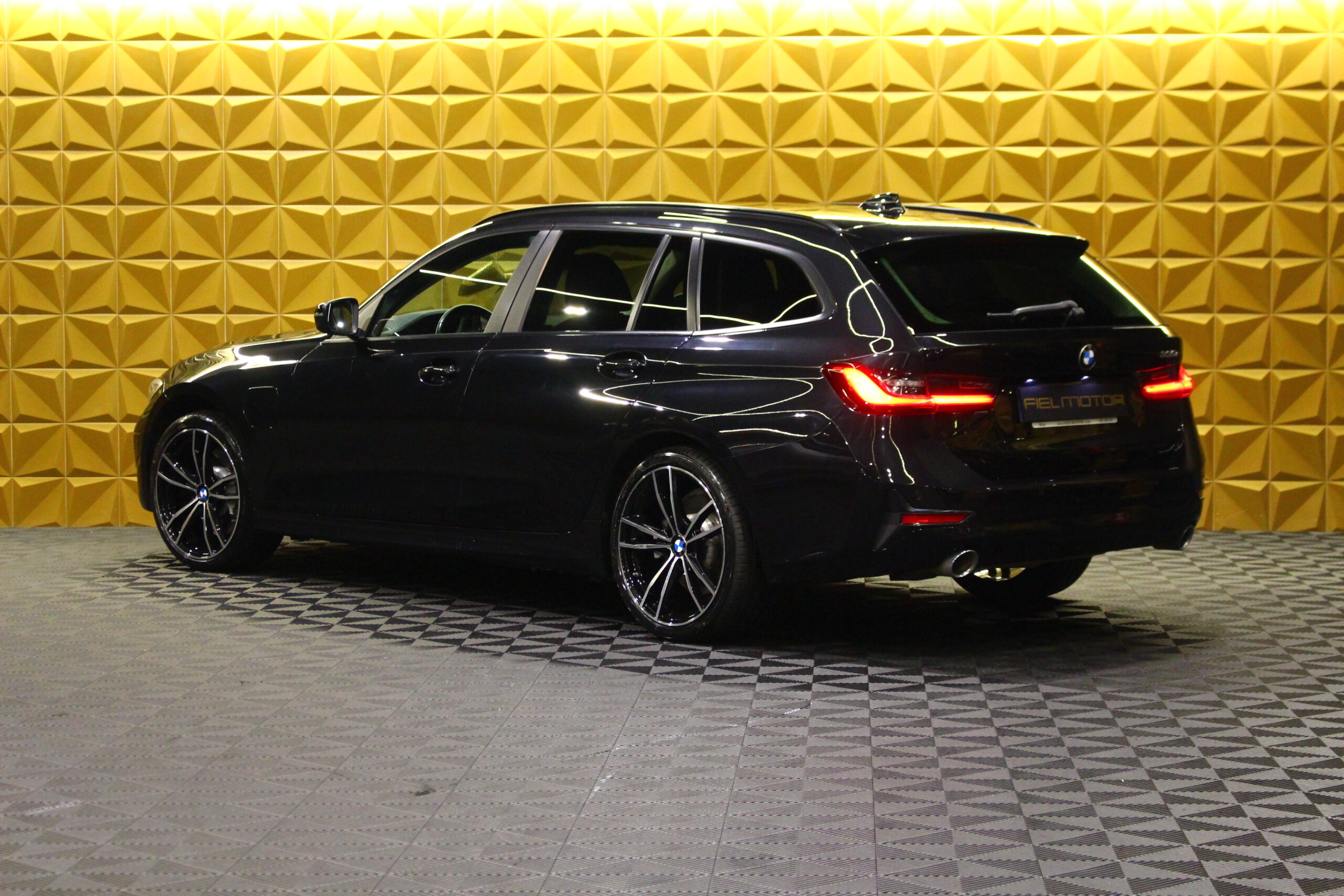 BMW 320 e Line Sport Auto
