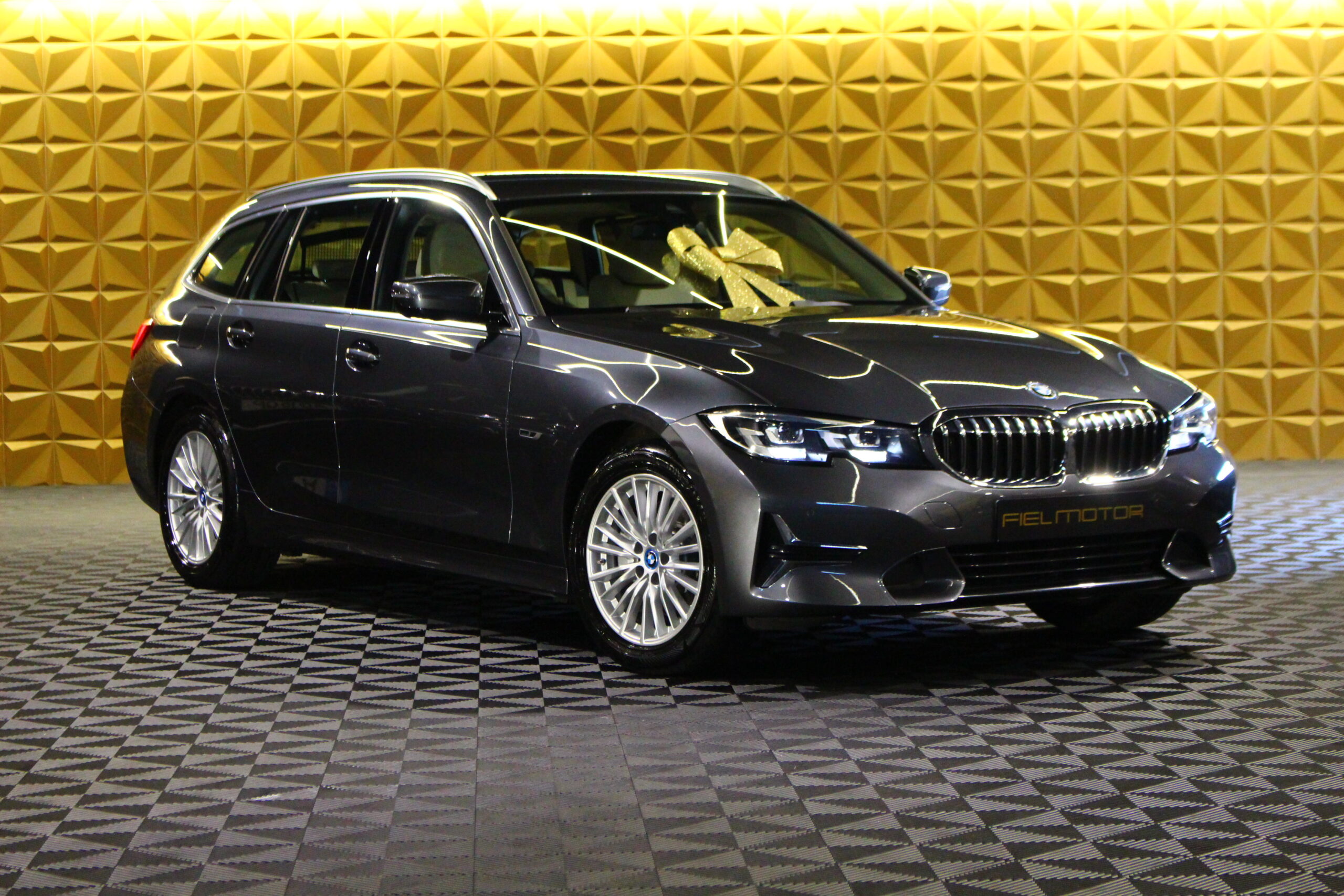 BMW 320e Touring Luxury Auto