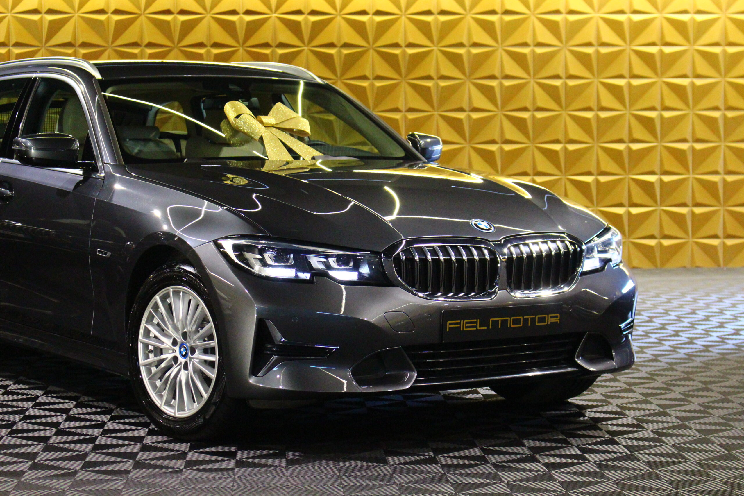 BMW 320e Touring Luxury Auto
