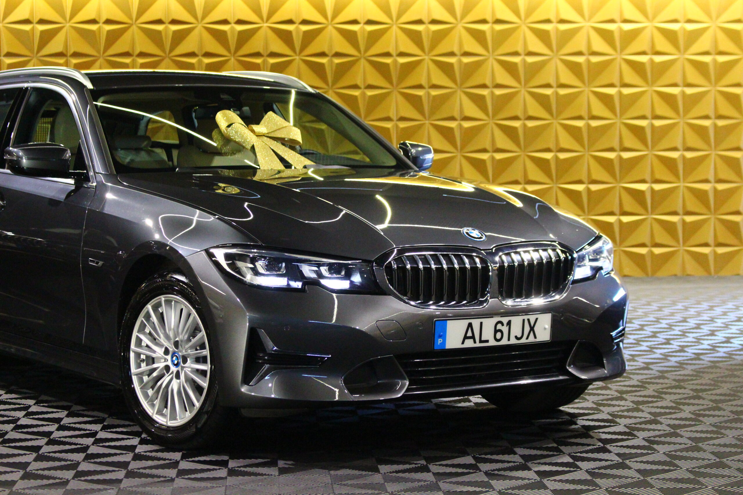 BMW 320e Touring Luxury Auto