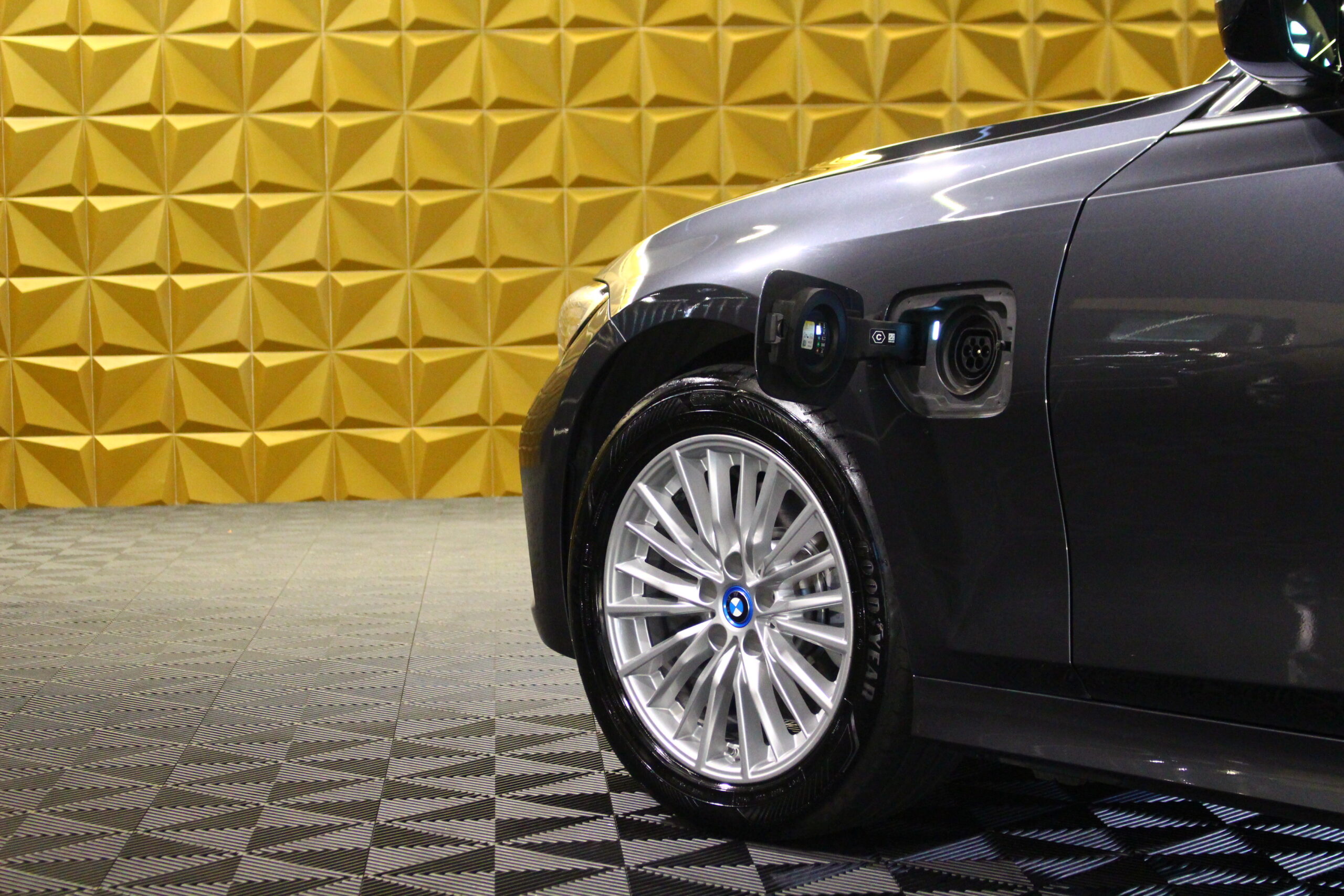 BMW 320e Touring Luxury Auto