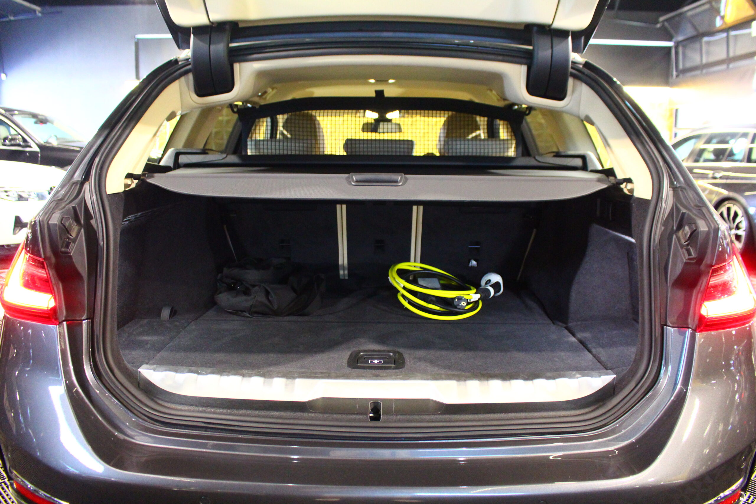 BMW 320e Touring Luxury Auto