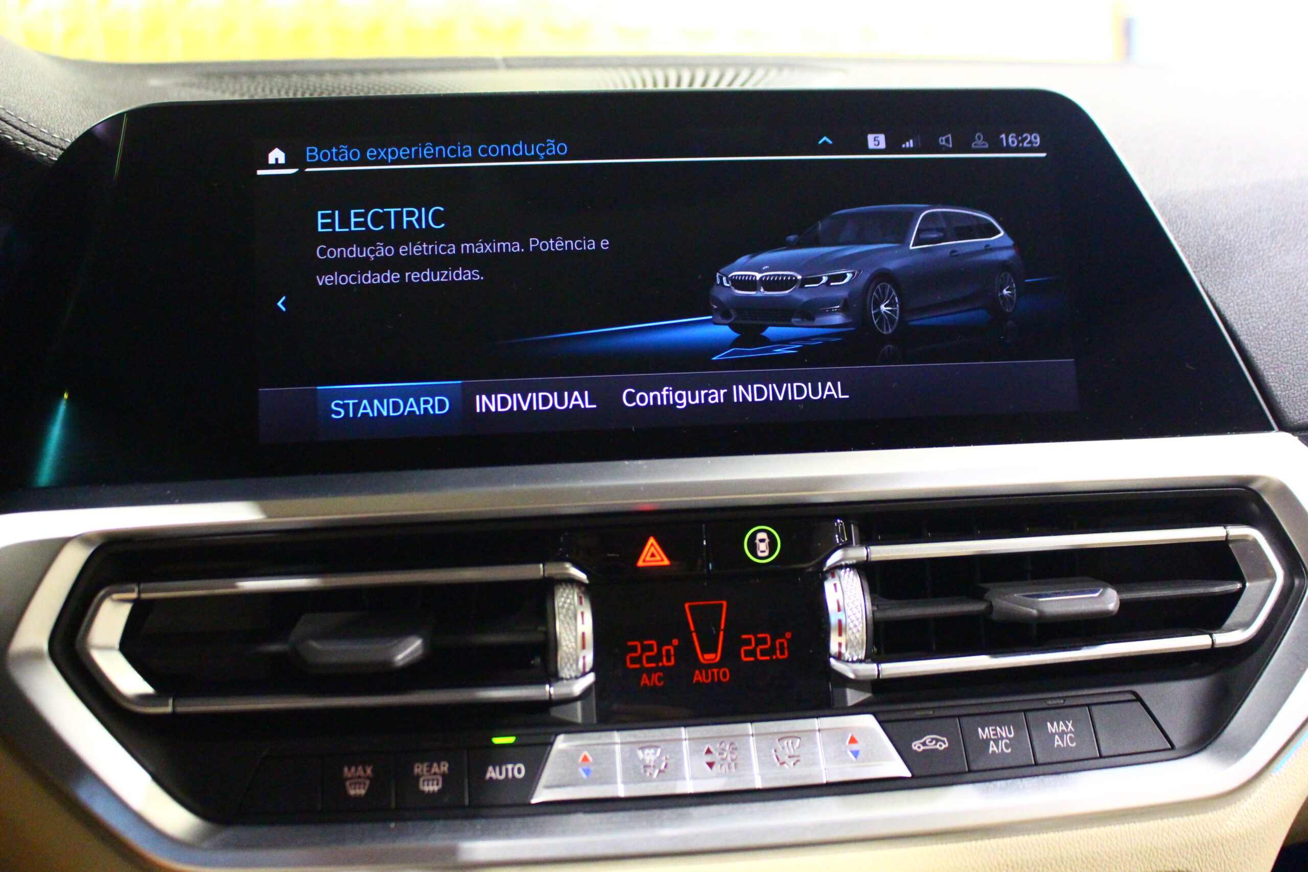 BMW 320e Touring Luxury Auto