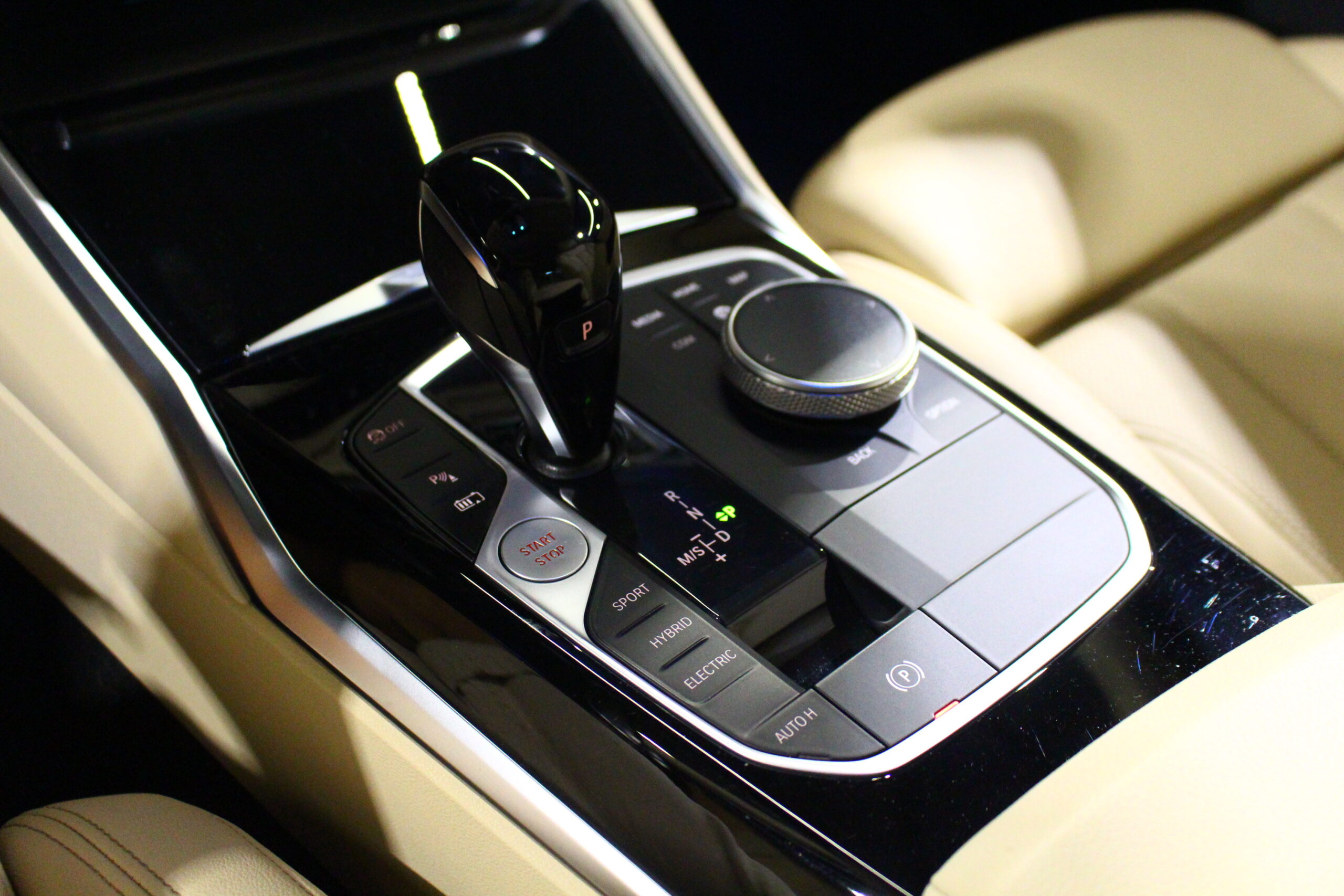 BMW 320e Touring Luxury Auto