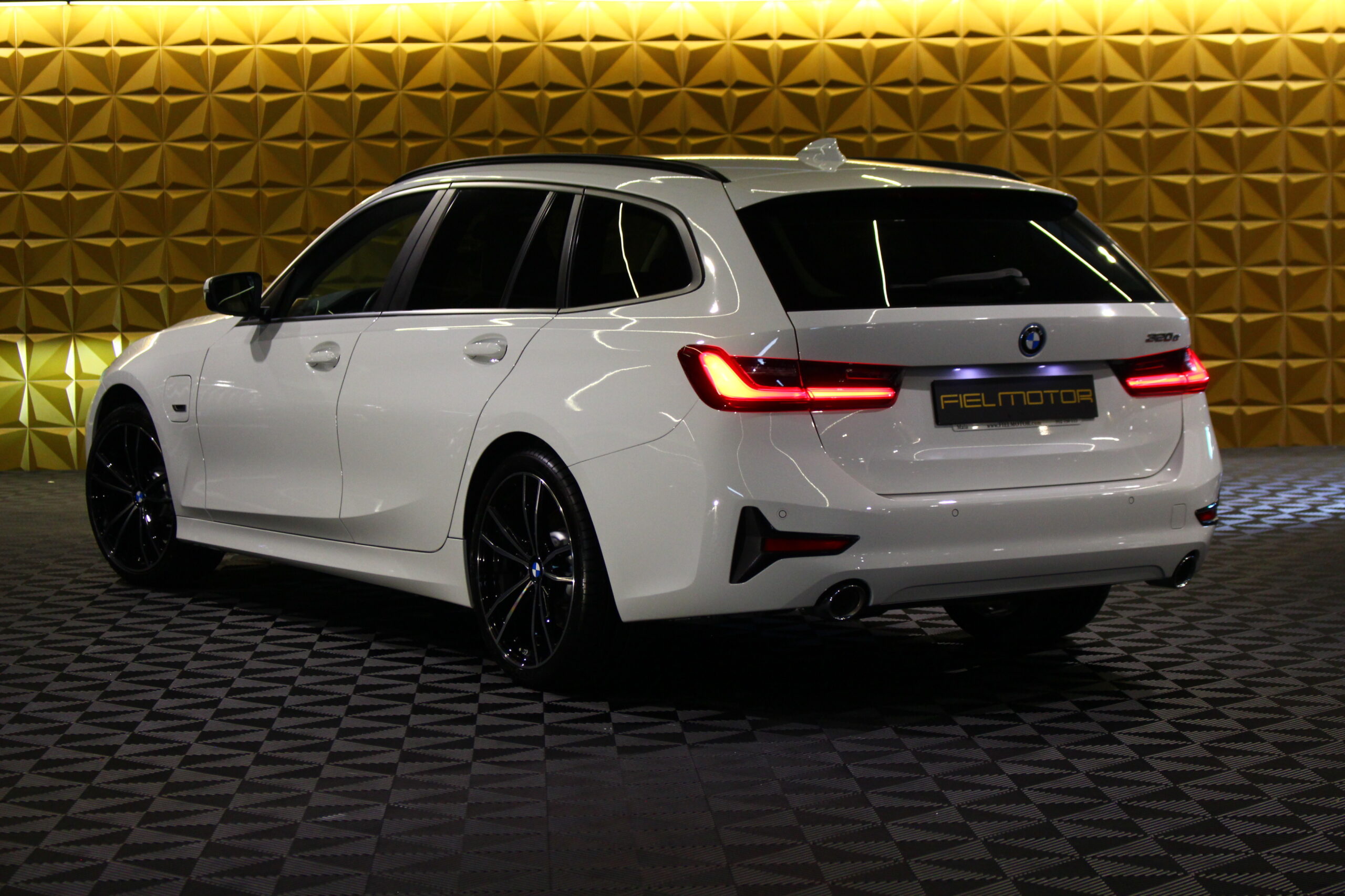 BMW 330e Plug-In