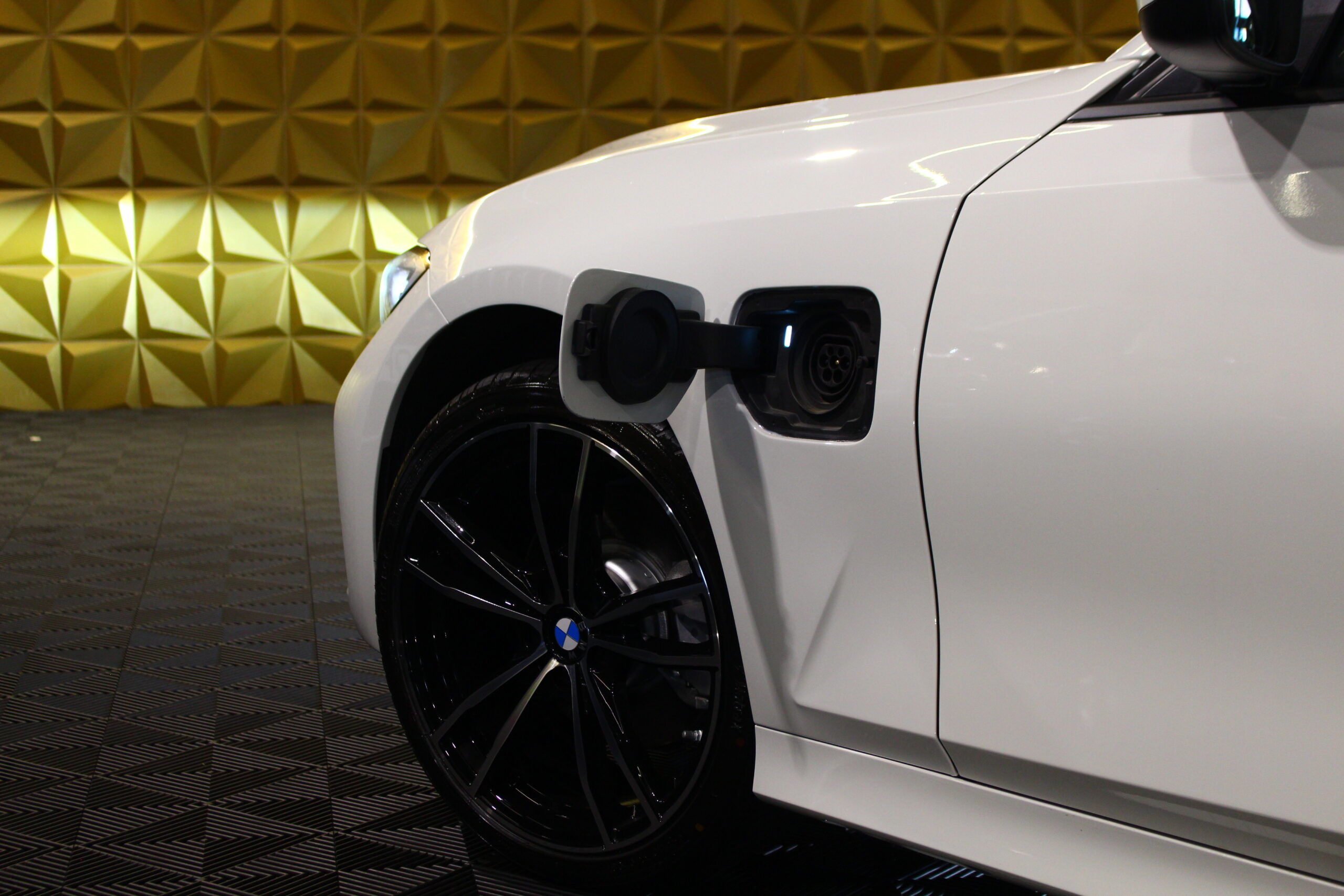 BMW 330e Plug-In