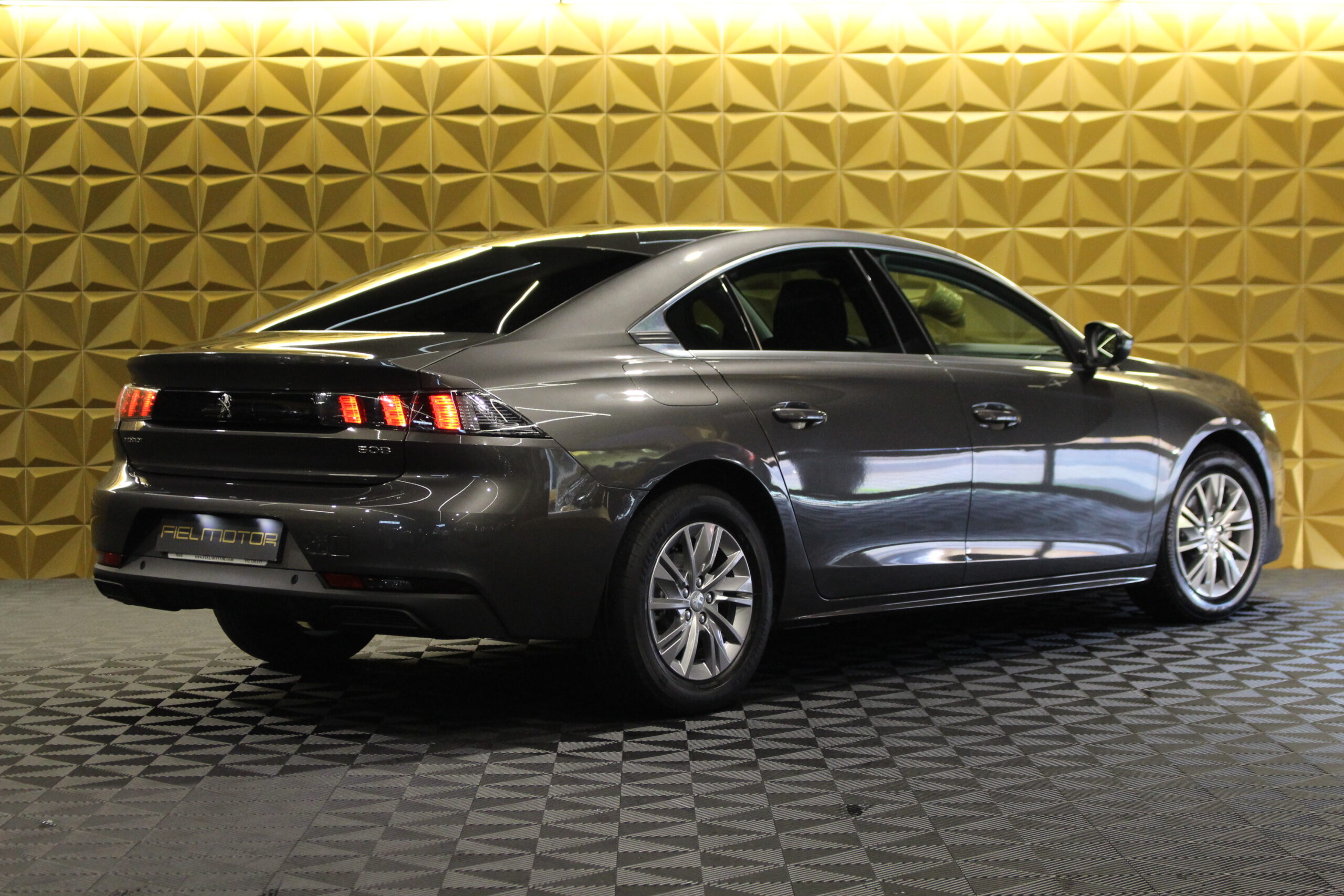 Peugeot 508 Fastback EAT8