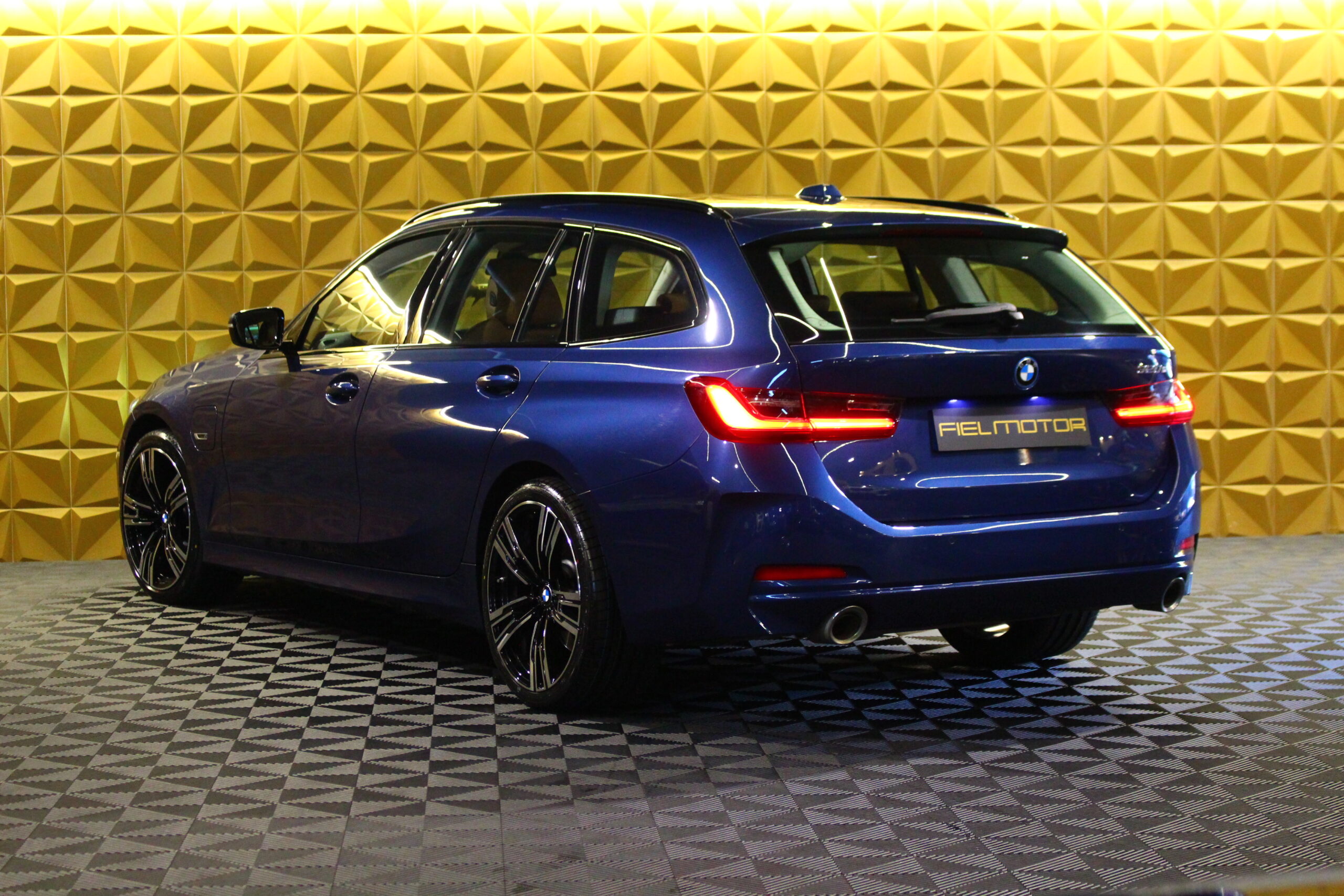 BMW 320e Line Sport