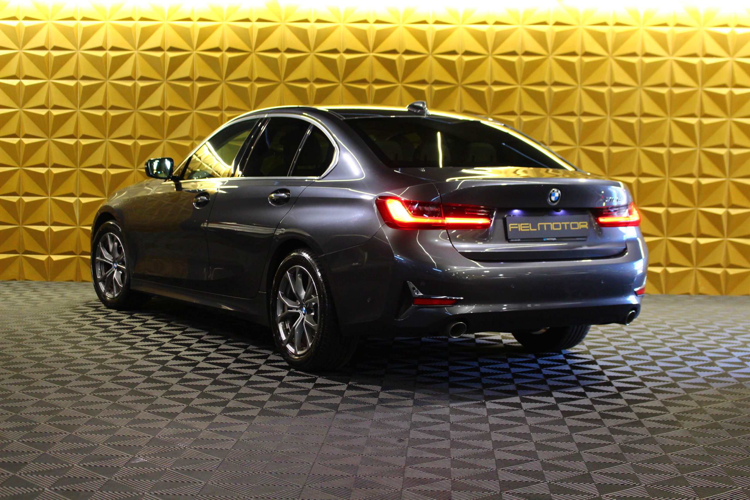 BMW 318d Line Luxury Auto